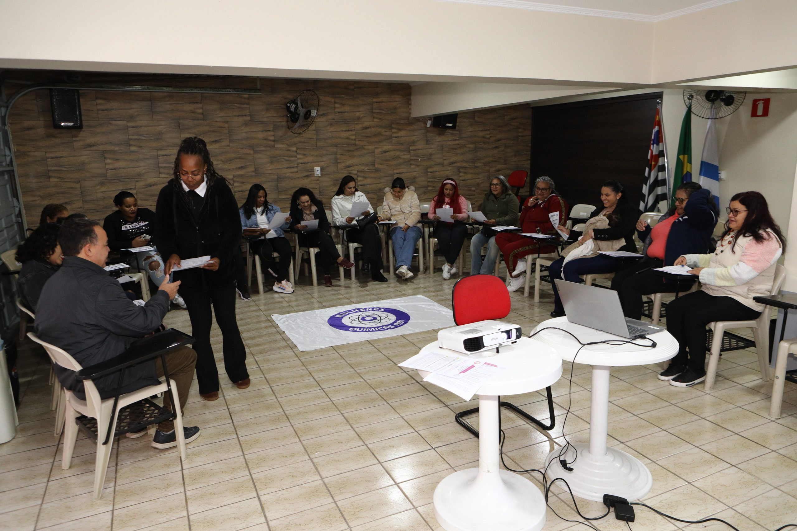 Roda de conversa entre Mulheres Químicas do ABC com o tema. Democracia, conquista e protagonismo feminino realizado na regional de Diadema. Rua dos Brilhantes - Centro de Diadema/SP. Fotos Dino Santos. Brasil_05_07_2025.