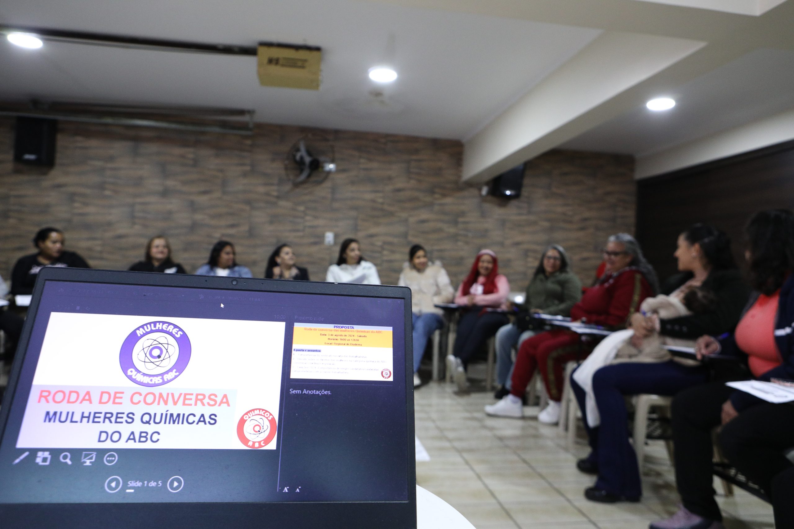 Roda de conversa entre Mulheres Químicas do ABC com o tema. Democracia, conquista e protagonismo feminino realizado na regional de Diadema. Rua dos Brilhantes - Centro de Diadema/SP. Fotos Dino Santos. Brasil_05_07_2025.