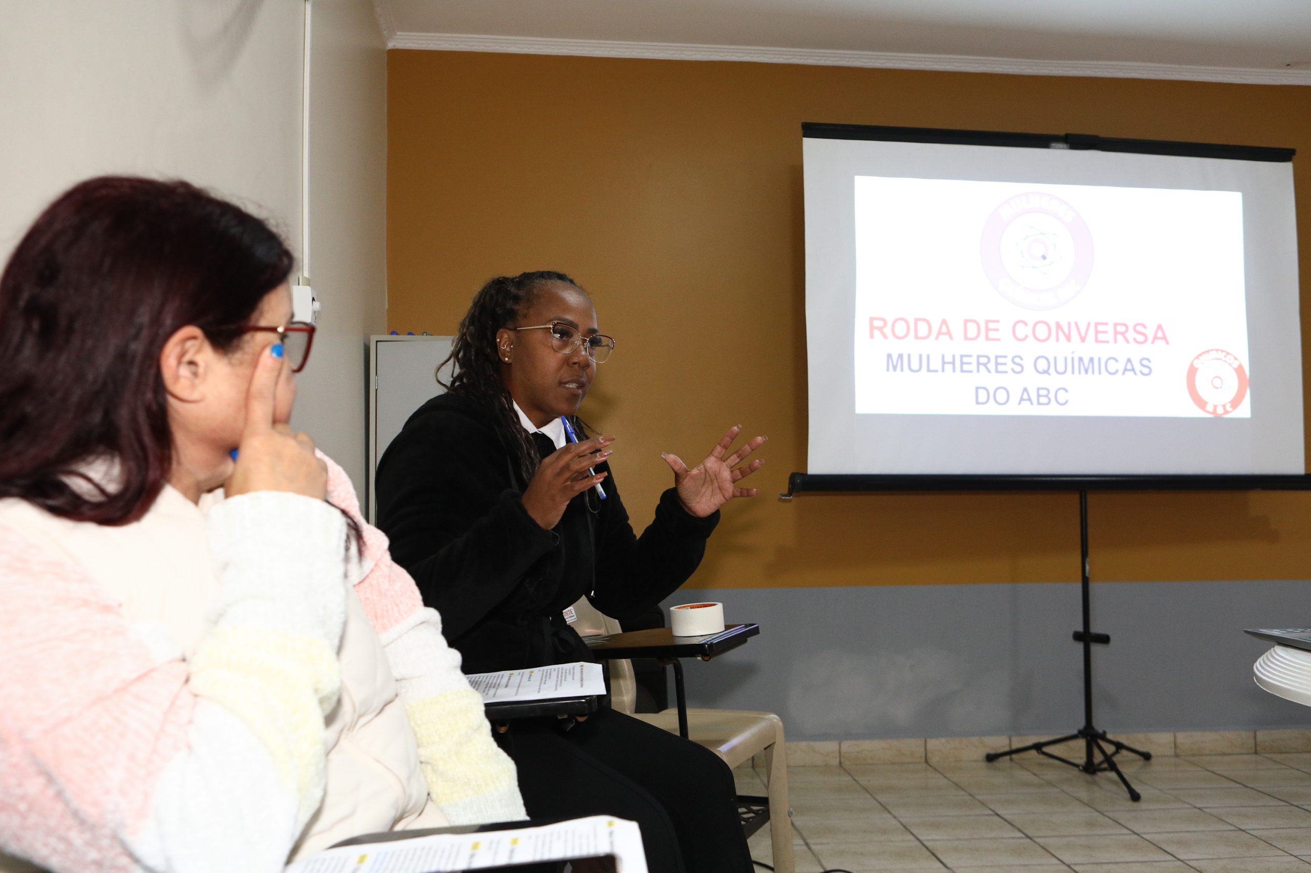 Roda de conversa entre Mulheres Químicas do ABC com o tema. Democracia, conquista e protagonismo feminino realizado na regional de Diadema. Rua dos Brilhantes - Centro de Diadema/SP. Fotos Dino Santos. Brasil_05_07_2025.
