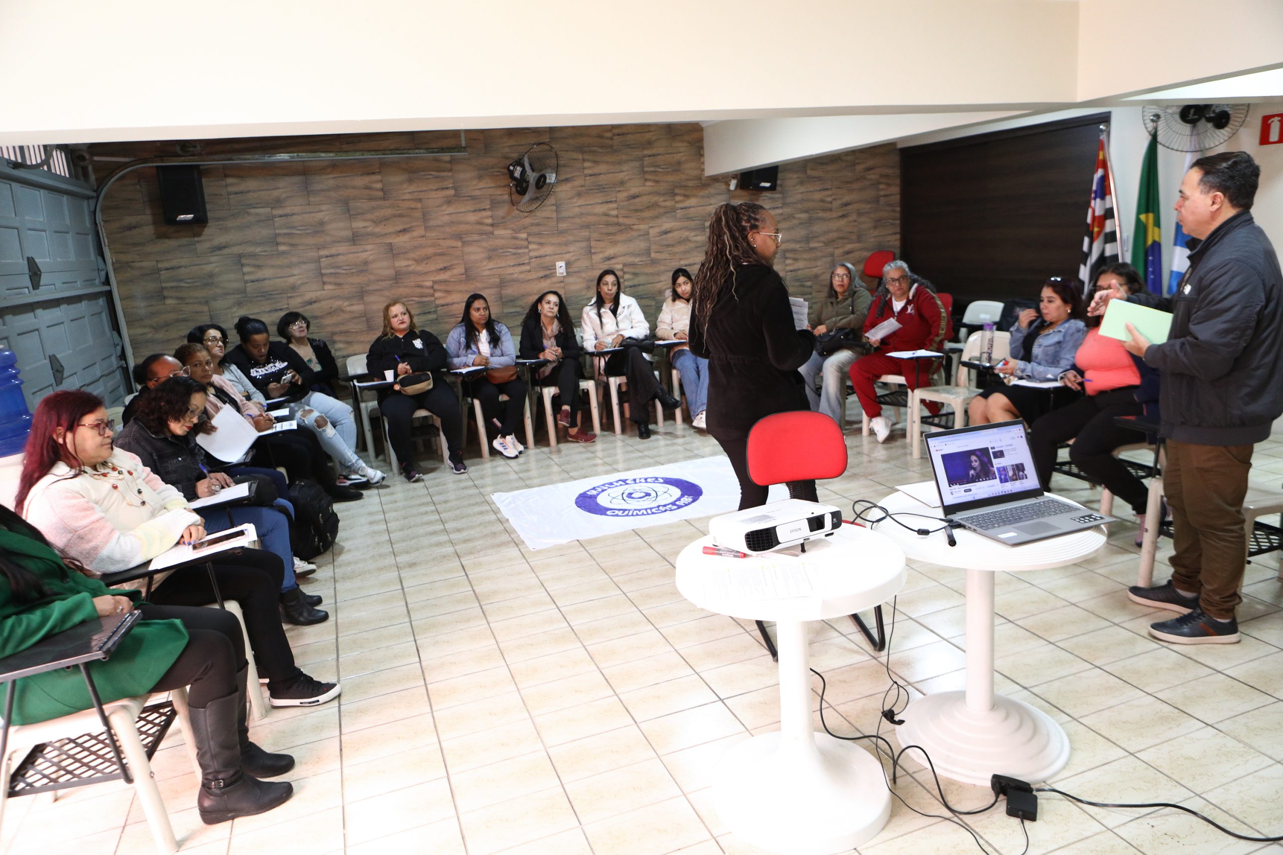 Roda de conversa entre Mulheres Químicas do ABC com o tema. Democracia, conquista e protagonismo feminino realizado na regional de Diadema. Rua dos Brilhantes - Centro de Diadema/SP. Fotos Dino Santos. Brasil_05_07_2025.