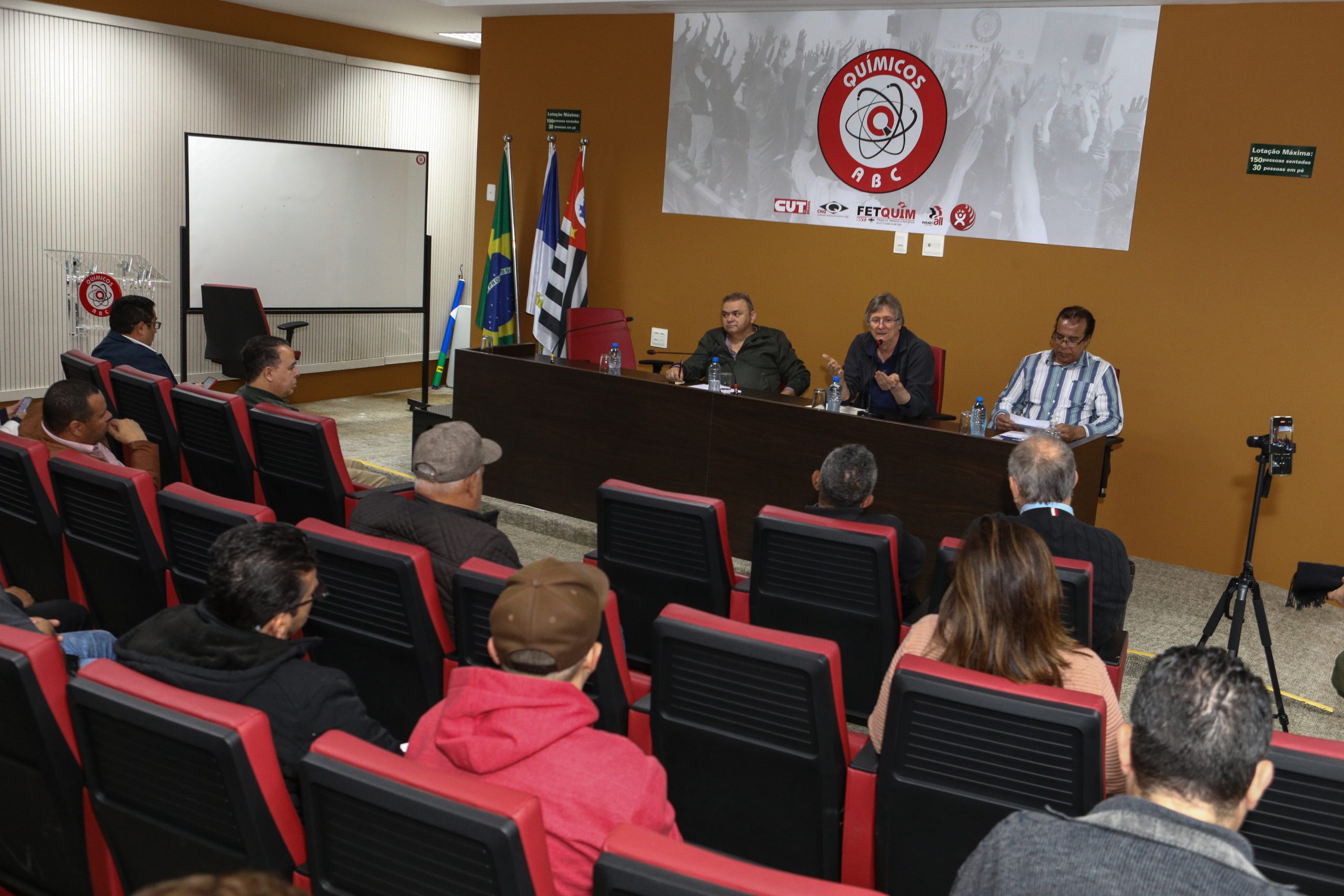 Palestra como Prof. Dr. José Dari Krein Especialista da Unicamp fala sobre enfraquecimento sindical, informalidade e desafios para a mobilização. Fotos Dino Santos. Brasil_07_07_2025.