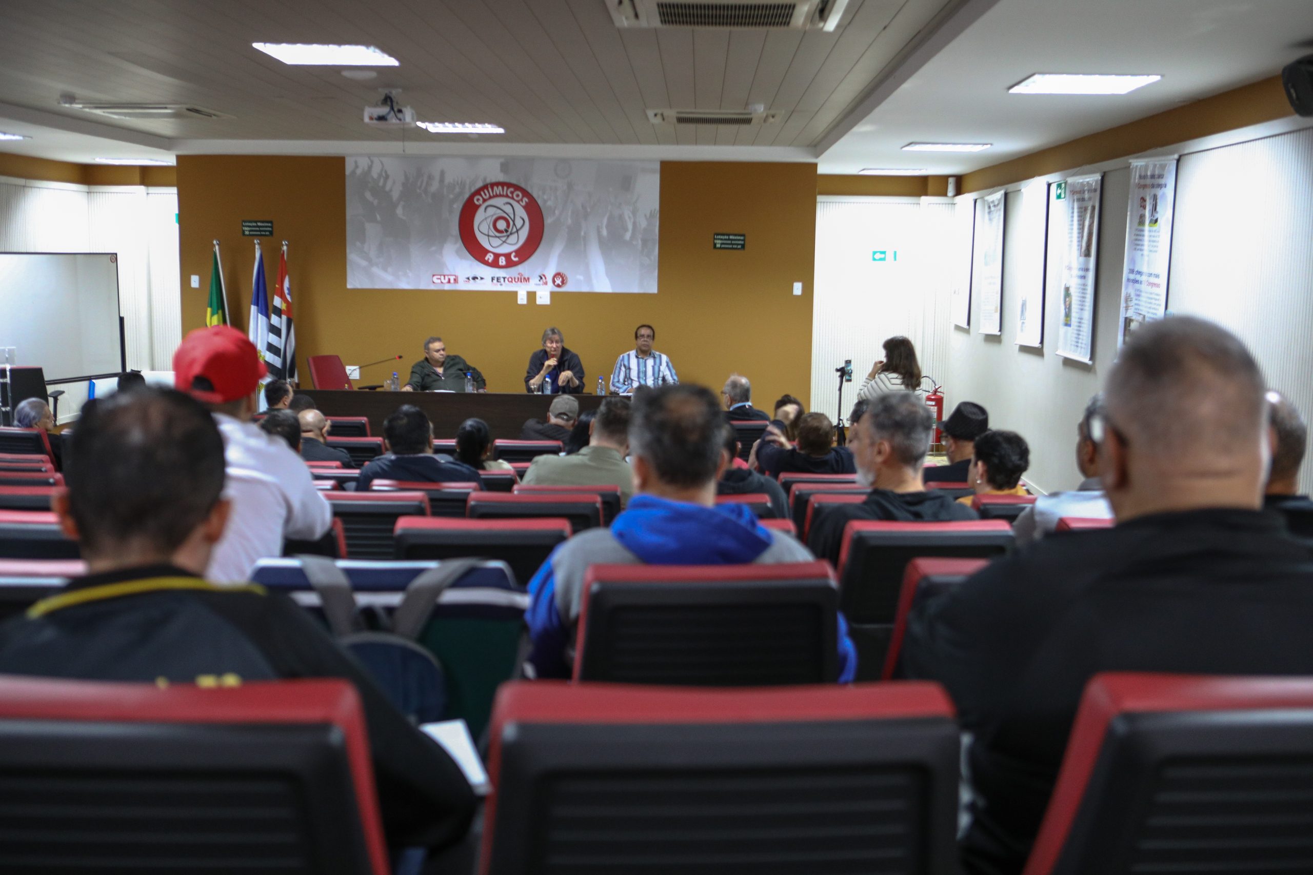 Palestra como Prof. Dr. José Dari Krein Especialista da Unicamp fala sobre enfraquecimento sindical, informalidade e desafios para a mobilização. Fotos Dino Santos. Brasil_07_07_2025.