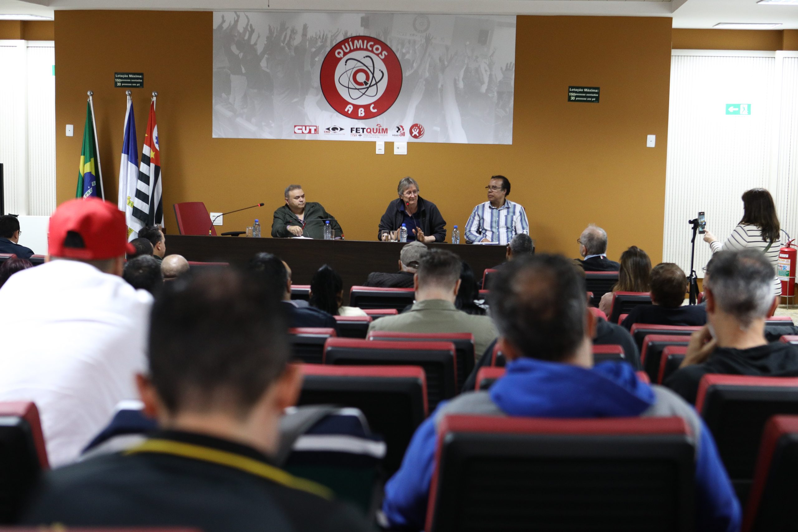 Palestra como Prof. Dr. José Dari Krein Especialista da Unicamp fala sobre enfraquecimento sindical, informalidade e desafios para a mobilização. Fotos Dino Santos. Brasil_07_07_2025.