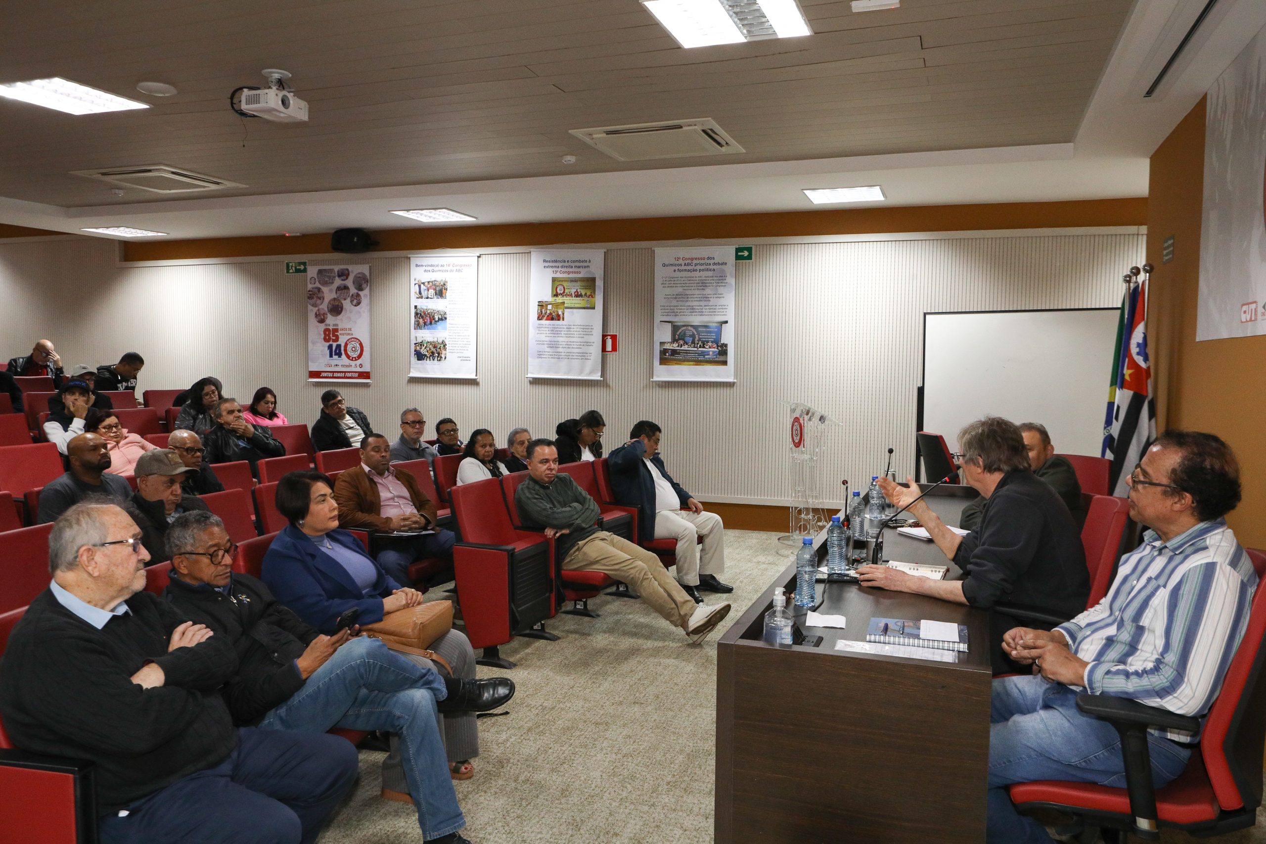 Palestra como Prof. Dr. José Dari Krein Especialista da Unicamp fala sobre enfraquecimento sindical, informalidade e desafios para a mobilização. Fotos Dino Santos. Brasil_07_07_2025.