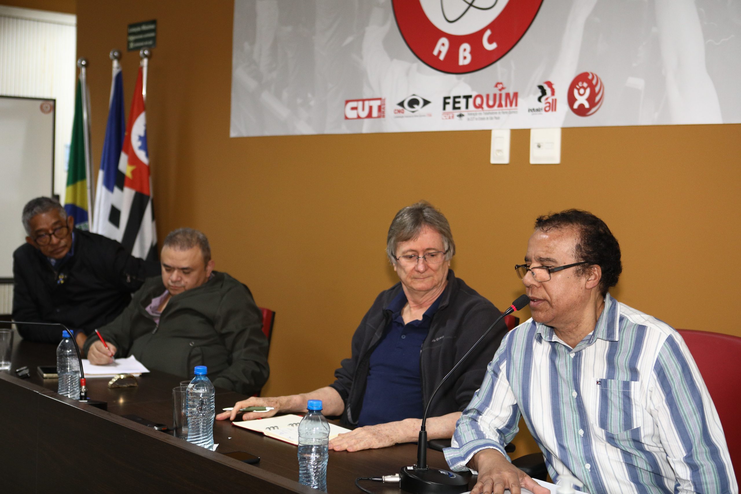 Palestra como Prof. Dr. José Dari Krein Especialista da Unicamp fala sobre enfraquecimento sindical, informalidade e desafios para a mobilização. Fotos Dino Santos. Brasil_07_07_2025.
