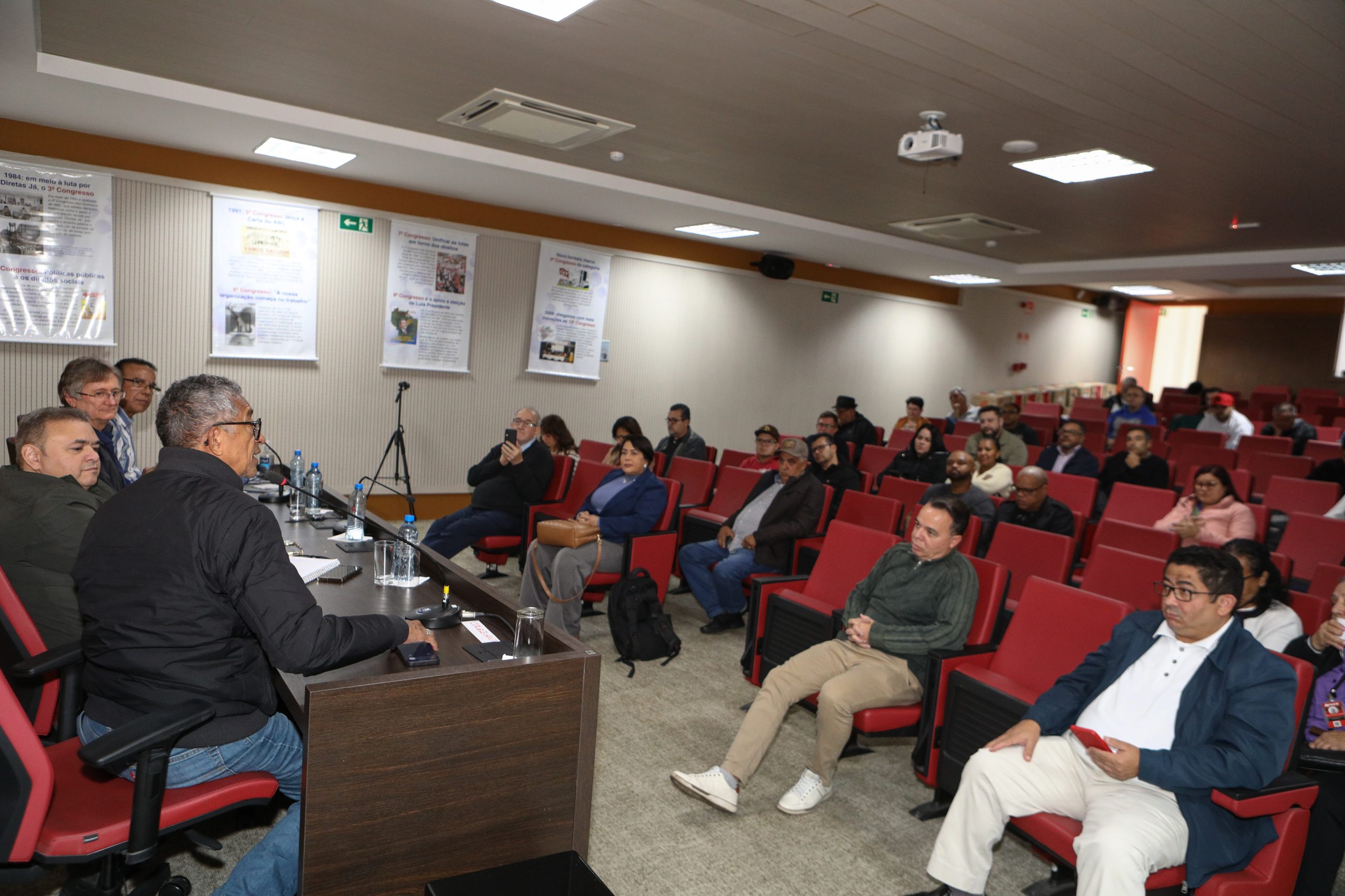 Palestra como Prof. Dr. José Dari Krein Especialista da Unicamp fala sobre enfraquecimento sindical, informalidade e desafios para a mobilização. Fotos Dino Santos. Brasil_07_07_2025.