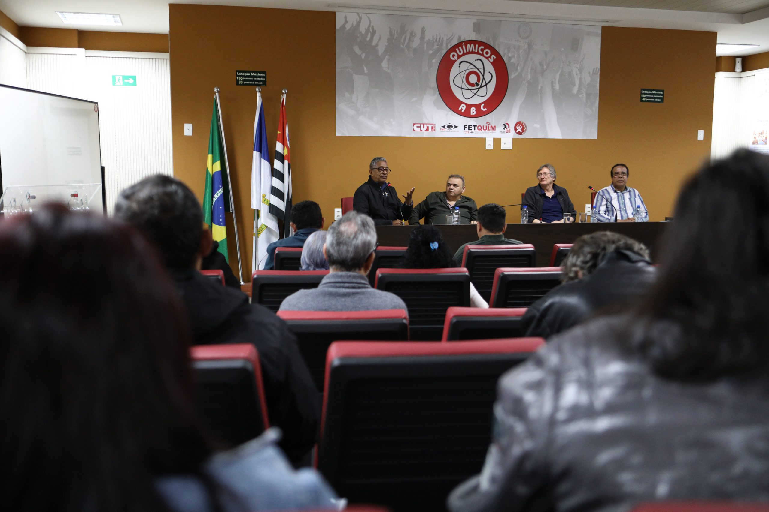Palestra como Prof. Dr. José Dari Krein Especialista da Unicamp fala sobre enfraquecimento sindical, informalidade e desafios para a mobilização. Fotos Dino Santos. Brasil_07_07_2025.
