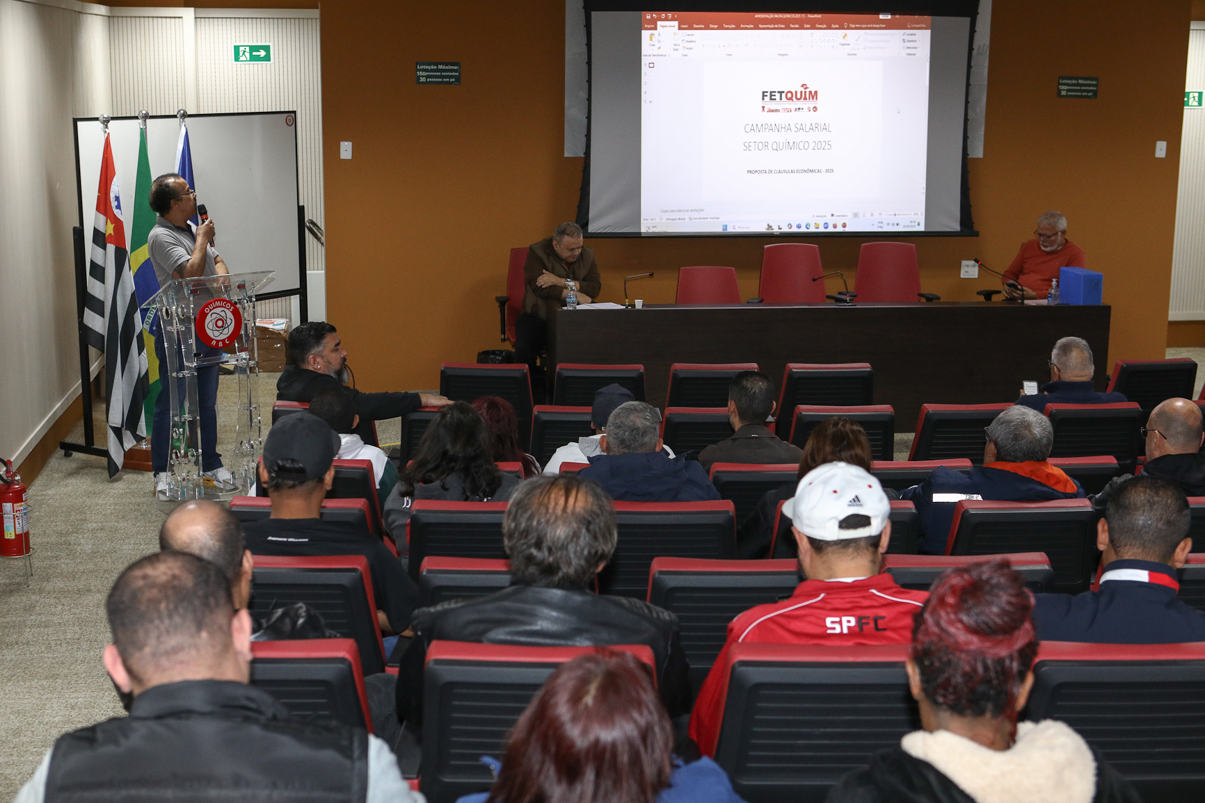 Assembleia para aprovar a pauta da campanha salarial 2025/2026 realizada na Sede do Sindicato dos Químicos do ABC. Rua Senador Fláquer, 813 - Centro de Santo André-SP. Fotos Dino Santos. Brasil_25_09_2025.