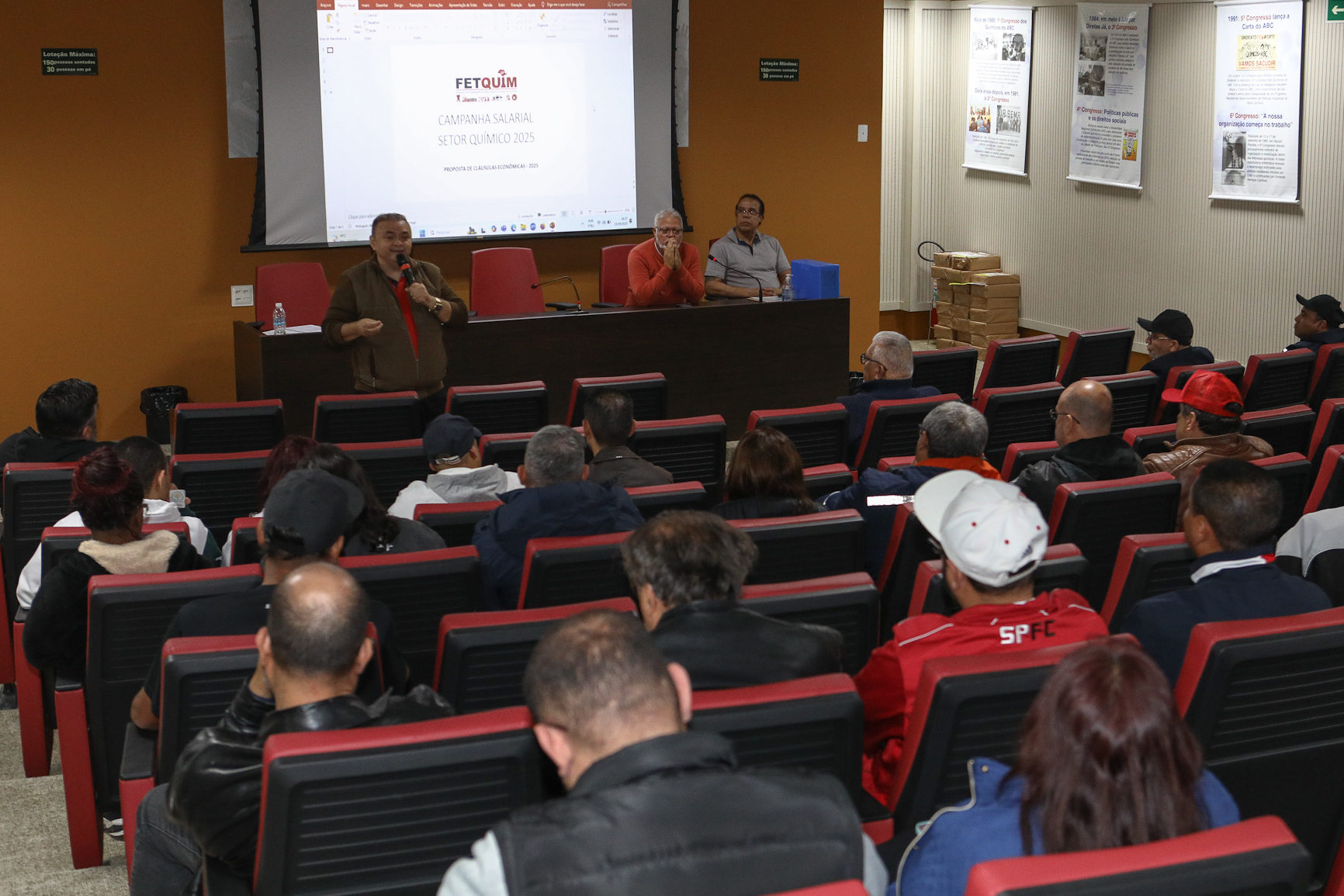 Assembleia para aprovar a pauta da campanha salarial 2025/2026 realizada na Sede do Sindicato dos Químicos do ABC. Rua Senador Fláquer, 813 - Centro de Santo André-SP. Fotos Dino Santos. Brasil_25_09_2025.