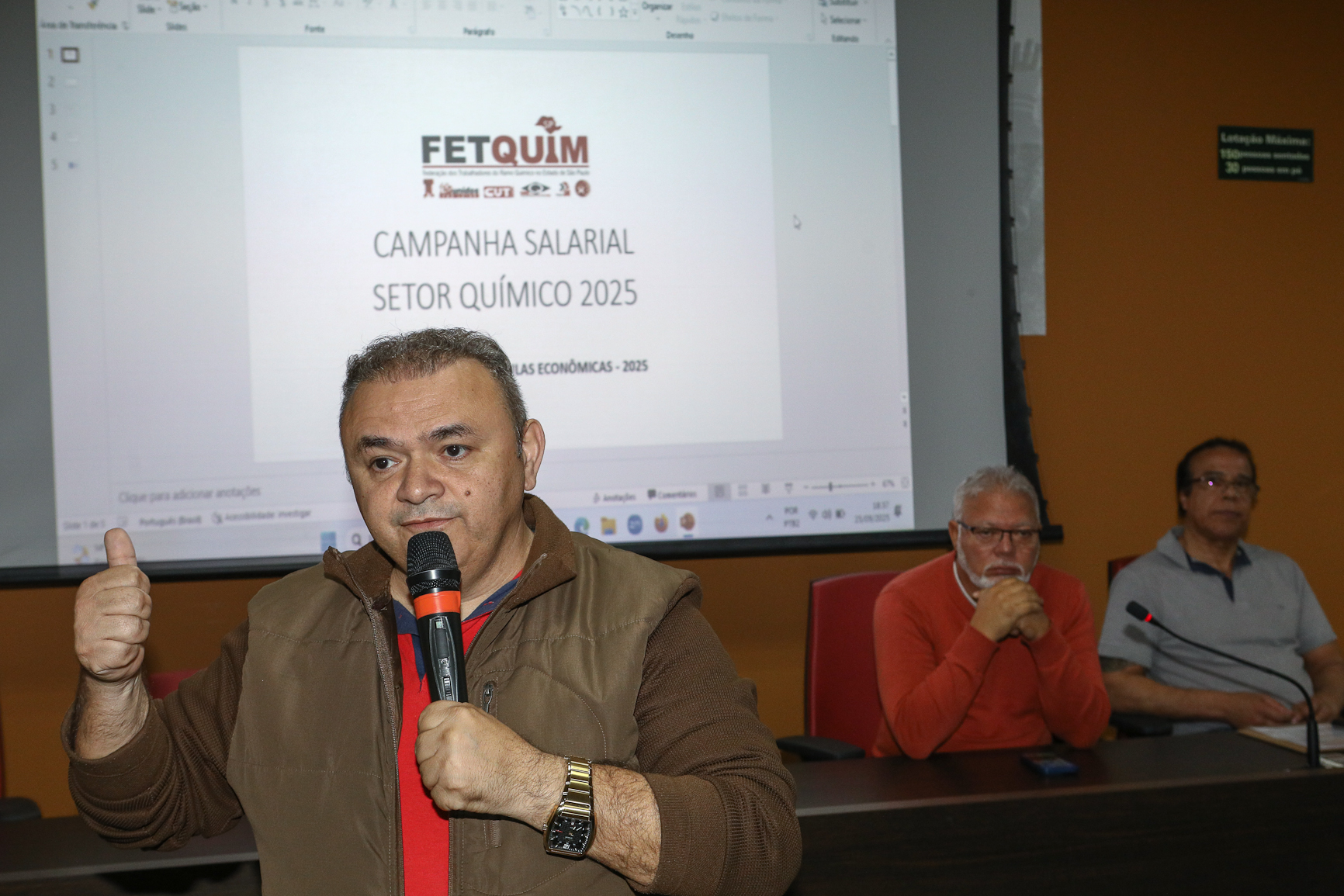 Assembleia para aprovar a pauta da campanha salarial 2025/2026 realizada na Sede do Sindicato dos Químicos do ABC. Rua Senador Fláquer, 813 - Centro de Santo André-SP. Fotos Dino Santos. Brasil_25_09_2025.
