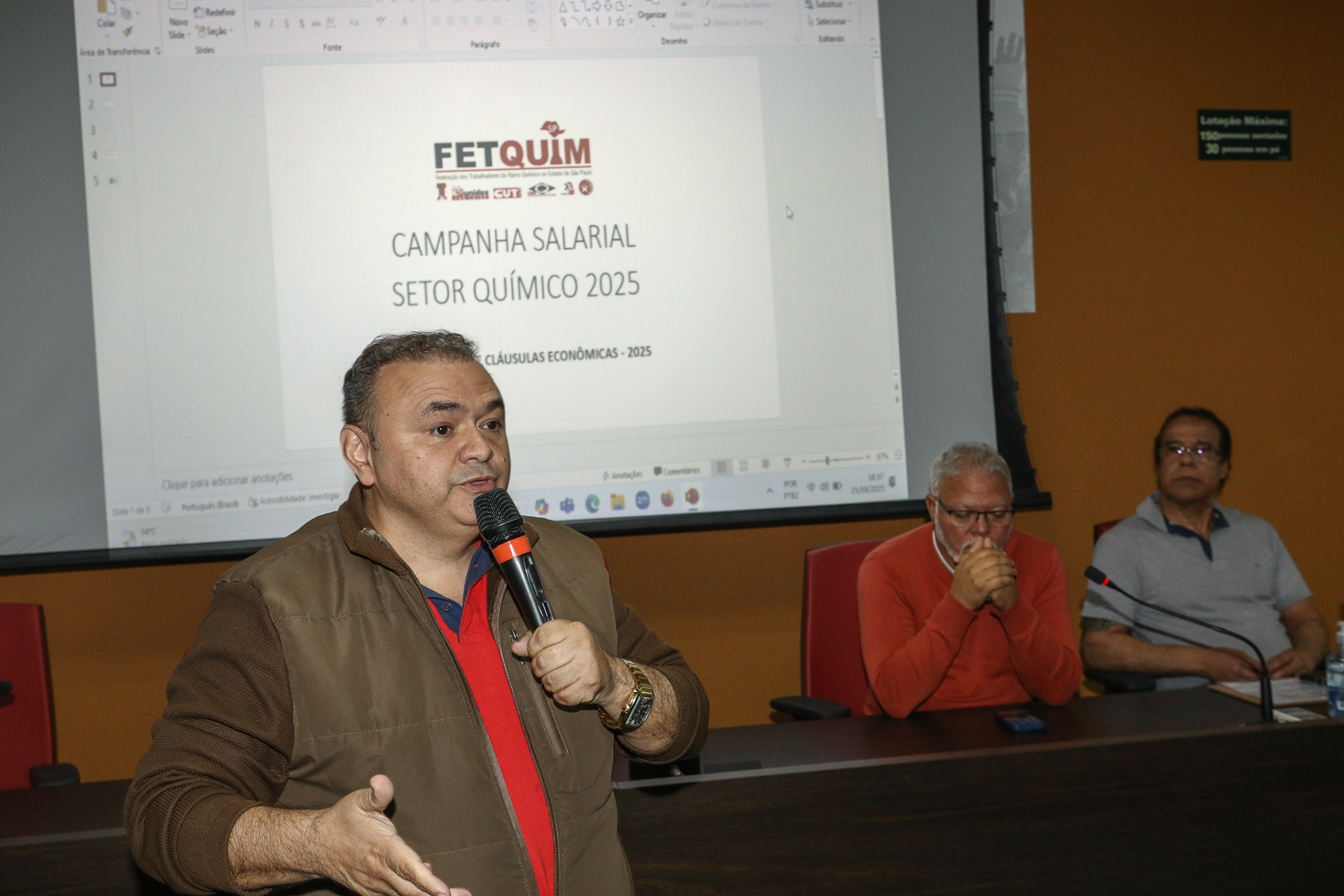 Assembleia para aprovar a pauta da campanha salarial 2025/2026 realizada na Sede do Sindicato dos Químicos do ABC. Rua Senador Fláquer, 813 - Centro de Santo André-SP. Fotos Dino Santos. Brasil_25_09_2025.