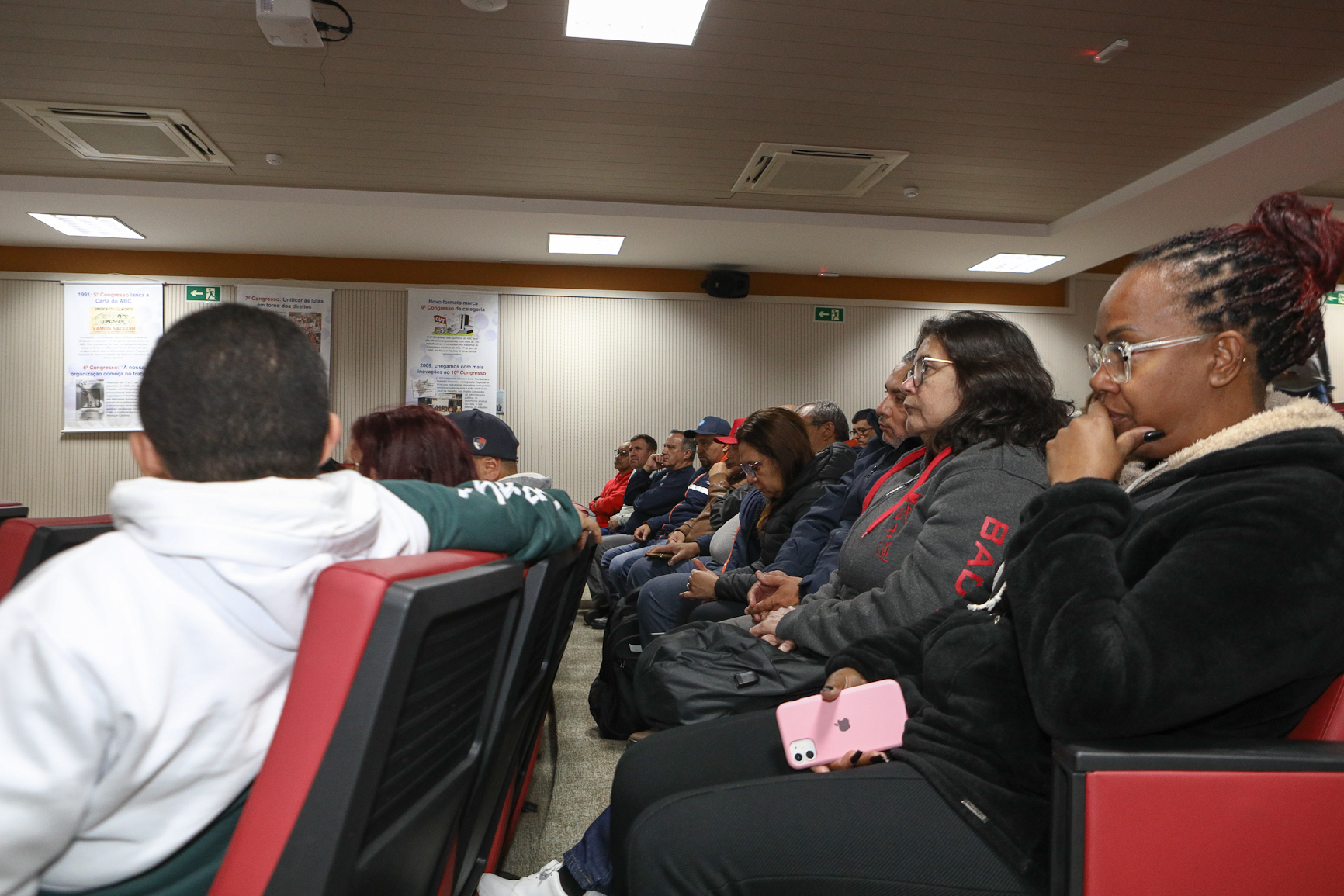 Assembleia para aprovar a pauta da campanha salarial 2025/2026 realizada na Sede do Sindicato dos Químicos do ABC. Rua Senador Fláquer, 813 - Centro de Santo André-SP. Fotos Dino Santos. Brasil_25_09_2025.