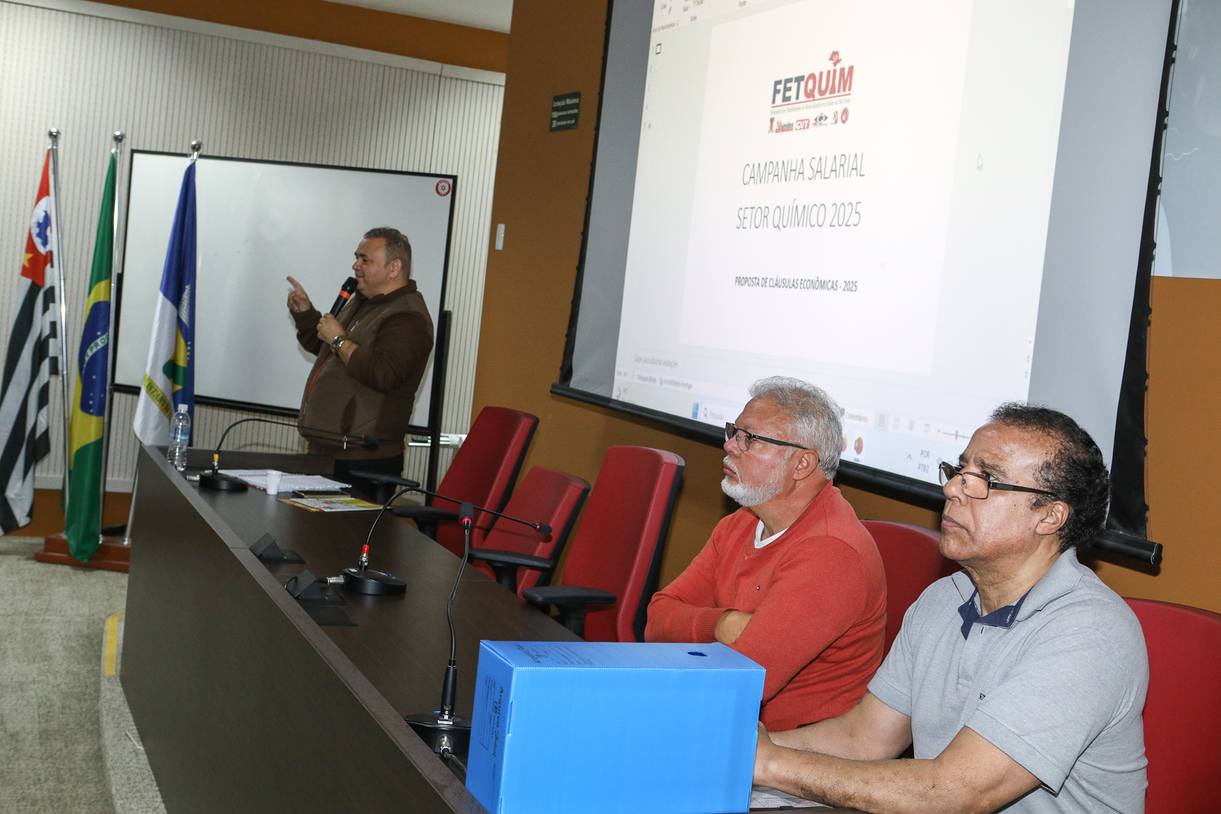 Assembleia para aprovar a pauta da campanha salarial 2025/2026 realizada na Sede do Sindicato dos Químicos do ABC. Rua Senador Fláquer, 813 - Centro de Santo André-SP. Fotos Dino Santos. Brasil_25_09_2025.