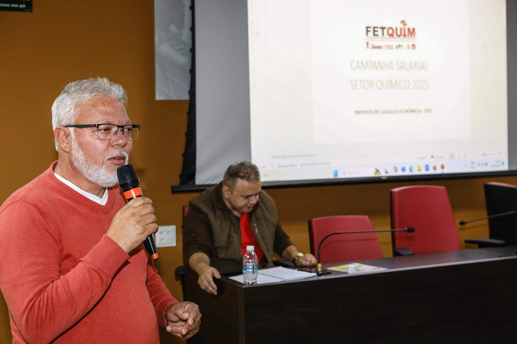 Assembleia para aprovar a pauta da campanha salarial 2025/2026 realizada na Sede do Sindicato dos Químicos do ABC. Rua Senador Fláquer, 813 - Centro de Santo André-SP. Fotos Dino Santos. Brasil_25_09_2025.