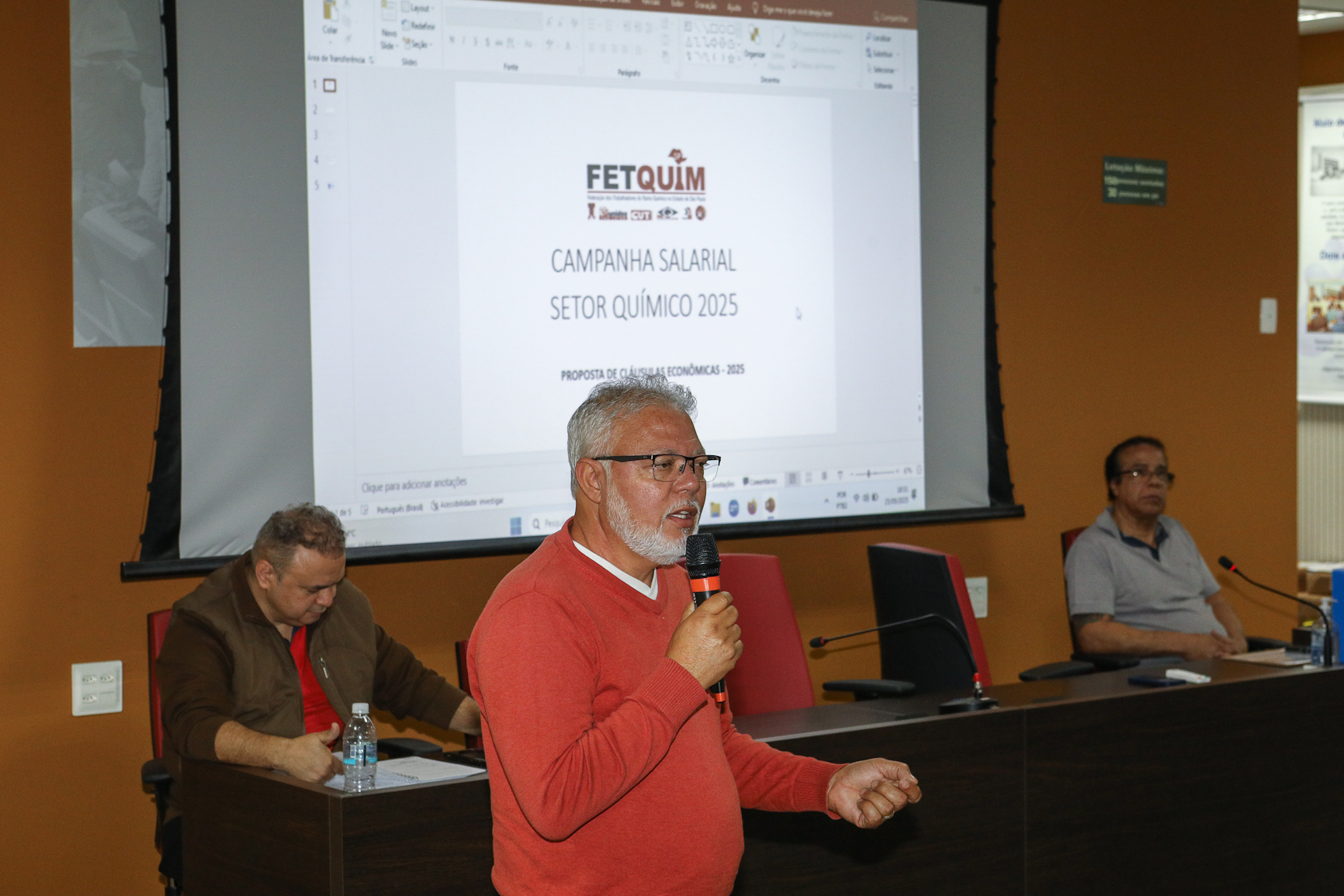 Assembleia para aprovar a pauta da campanha salarial 2025/2026 realizada na Sede do Sindicato dos Químicos do ABC. Rua Senador Fláquer, 813 - Centro de Santo André-SP. Fotos Dino Santos. Brasil_25_09_2025.