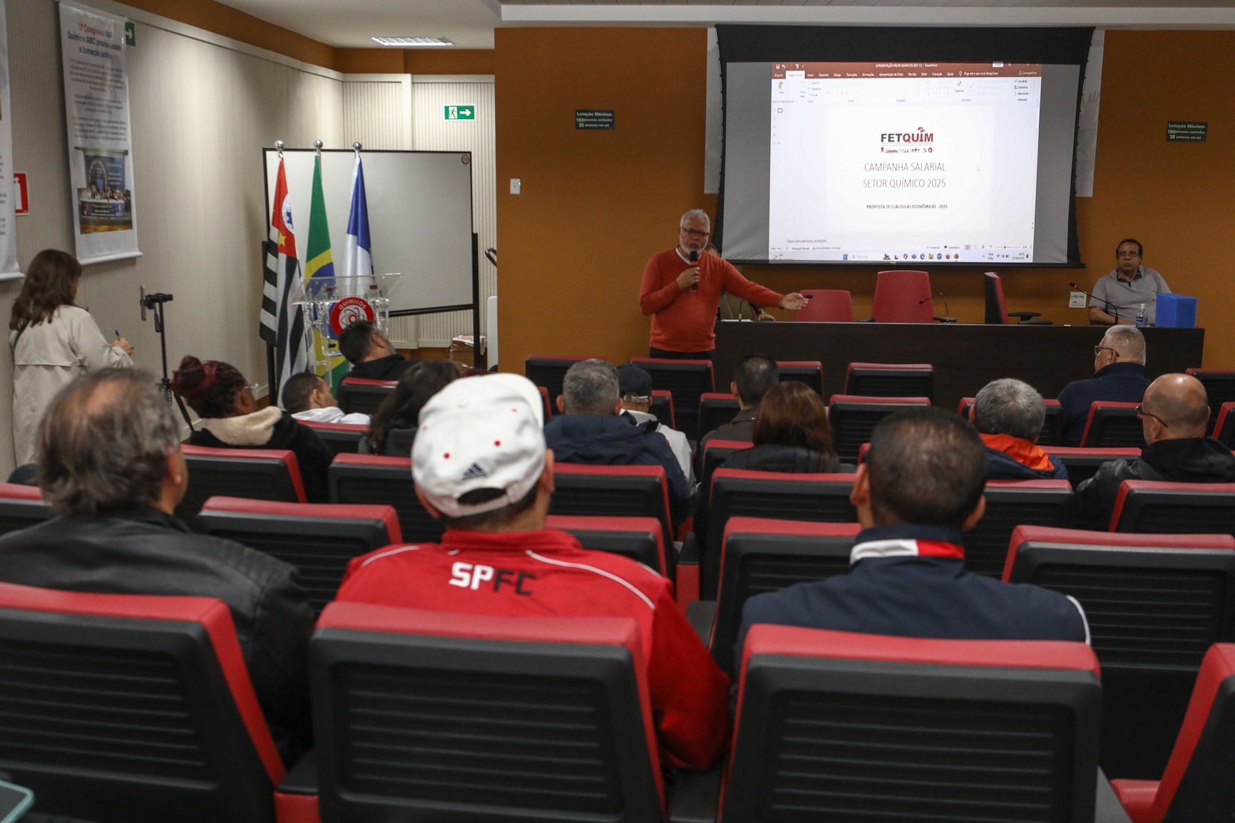 Assembleia para aprovar a pauta da campanha salarial 2025/2026 realizada na Sede do Sindicato dos Químicos do ABC. Rua Senador Fláquer, 813 - Centro de Santo André-SP. Fotos Dino Santos. Brasil_25_09_2025.