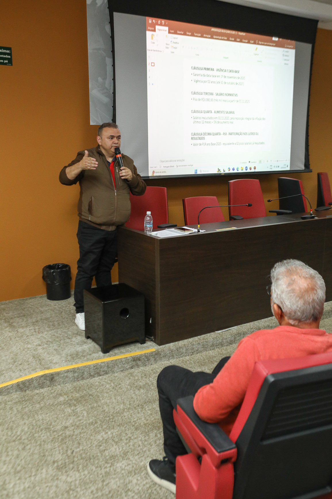Assembleia para aprovar a pauta da campanha salarial 2025/2026 realizada na Sede do Sindicato dos Químicos do ABC. Rua Senador Fláquer, 813 - Centro de Santo André-SP. Fotos Dino Santos. Brasil_25_09_2025.