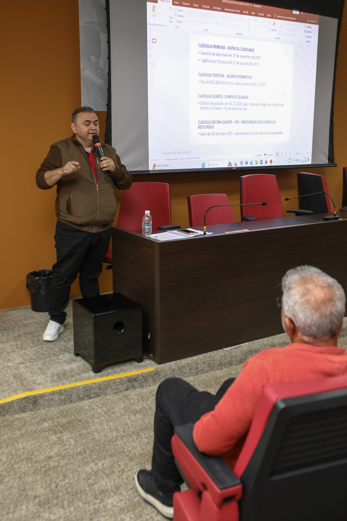 Assembleia para aprovar a pauta da campanha salarial 2025/2026 realizada na Sede do Sindicato dos Químicos do ABC. Rua Senador Fláquer, 813 - Centro de Santo André-SP. Fotos Dino Santos. Brasil_25_09_2025.