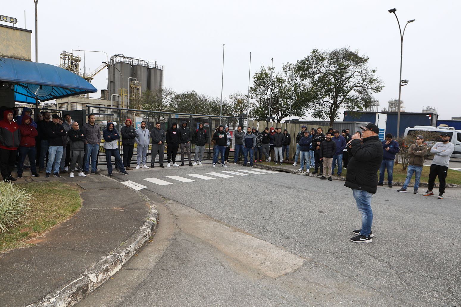 Greve na Oben Group antiga Vitopel por demissão em massa. Av. Av. Ayrton Senna da Silva, 2.036 - Oratório, Mauá-SP. Fotos Dino Santos. Brasil_26_08_2025.