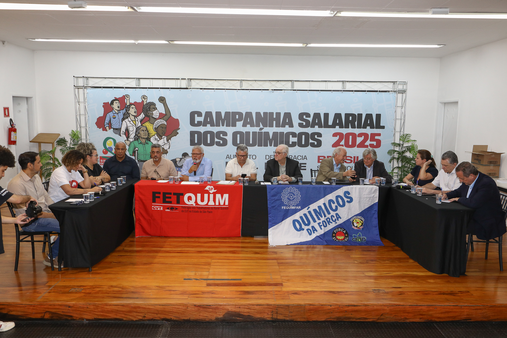 Entrega da pauta da campanha salarial do setor químico para a patronal no Sindicato dos Químicos de São Paulo. Rua Tamandaré, 348 - Liberdade, SP. Fotos Dino Santos. Brasil_06_10_2025.