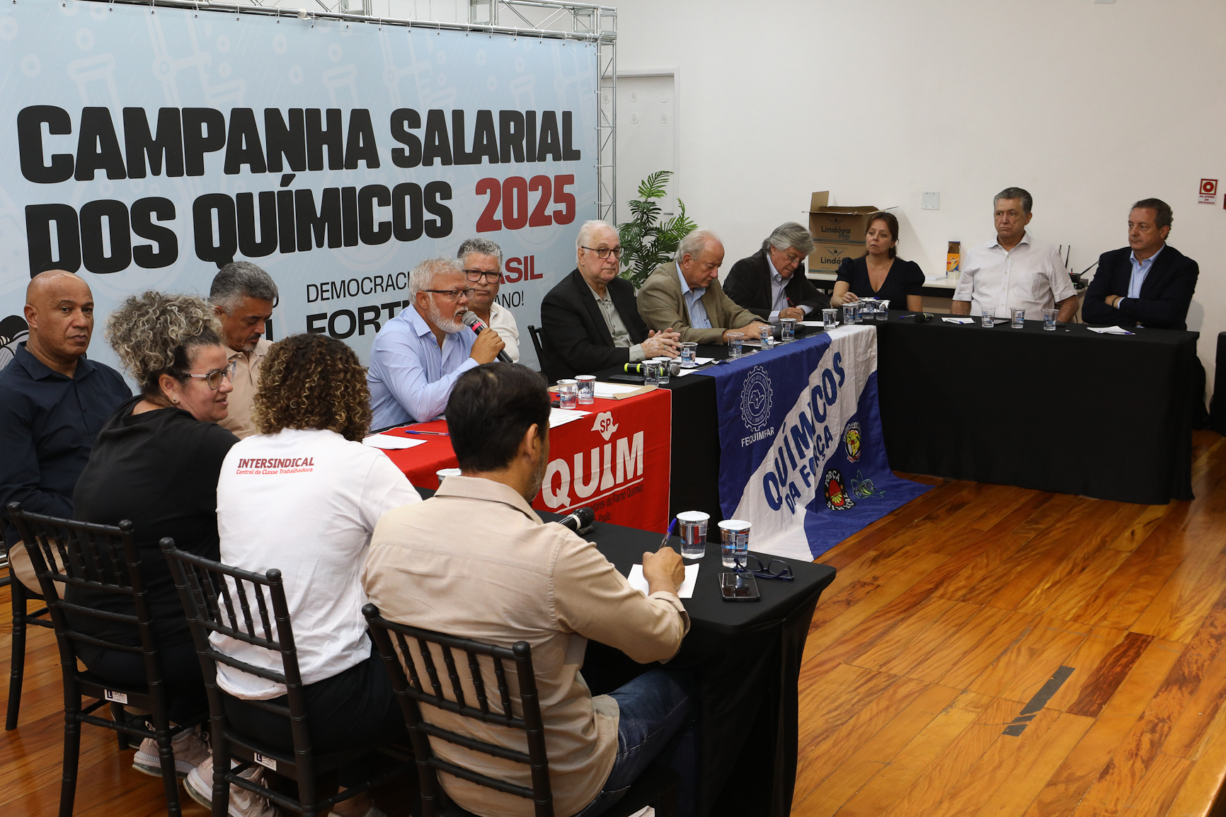 Entrega da pauta da campanha salarial do setor químico para a patronal no Sindicato dos Químicos de São Paulo. Rua Tamandaré, 348 - Liberdade, SP. Fotos Dino Santos. Brasil_06_10_2025.