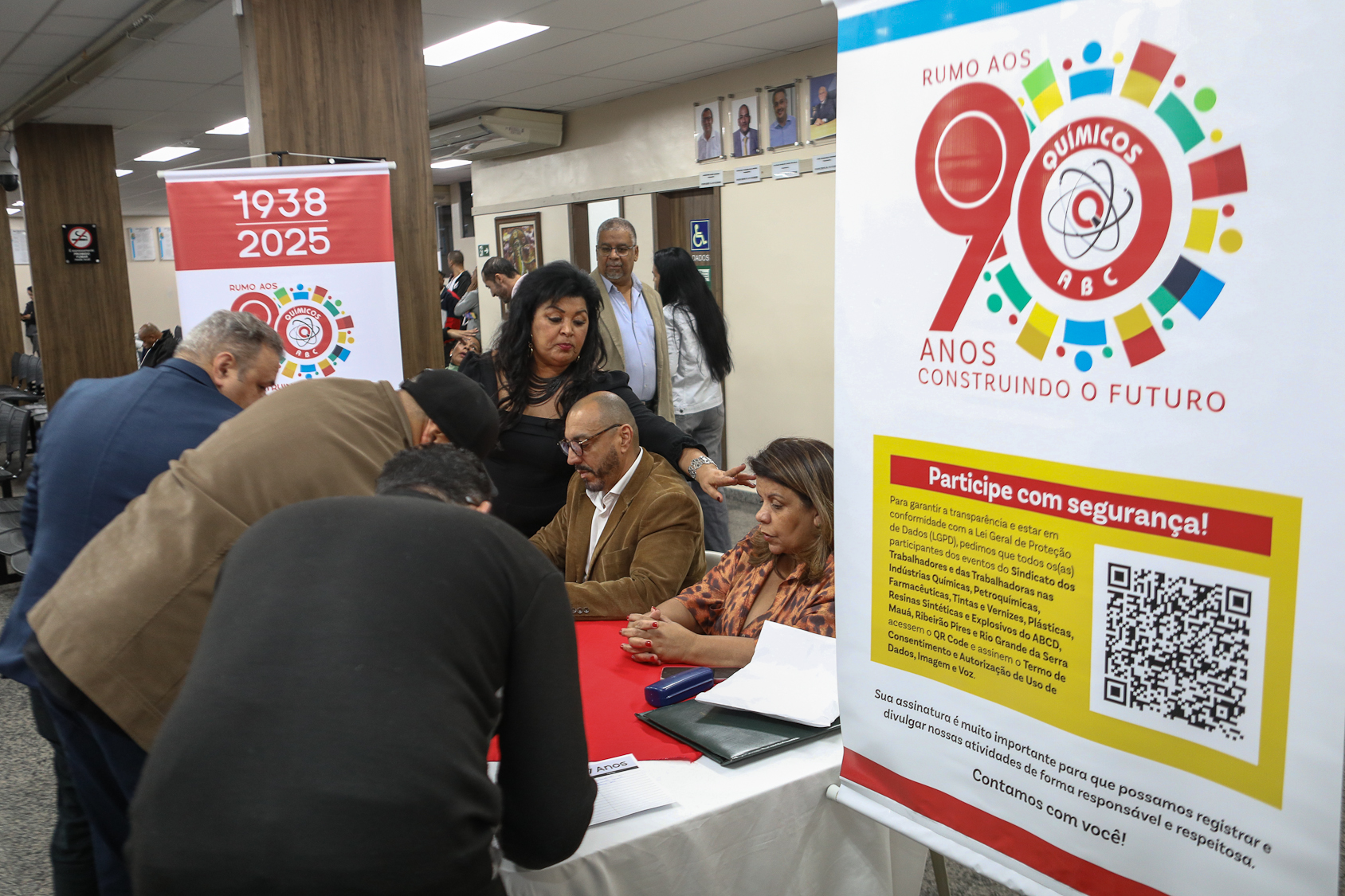 Homenagem ao Sindicato dos Químicos do ABC pelo aniversário de 87 anos com Diploma Legislativo de Honra ao Mérito Social pela autoria do vereador Orlando Vitoriano realizado na Câmara Municipal de Diadema. Av. Antonio Piranga, 474 - Centro de Diadema/SP. Fotos Dino Santos. Brasil_08_10_2025