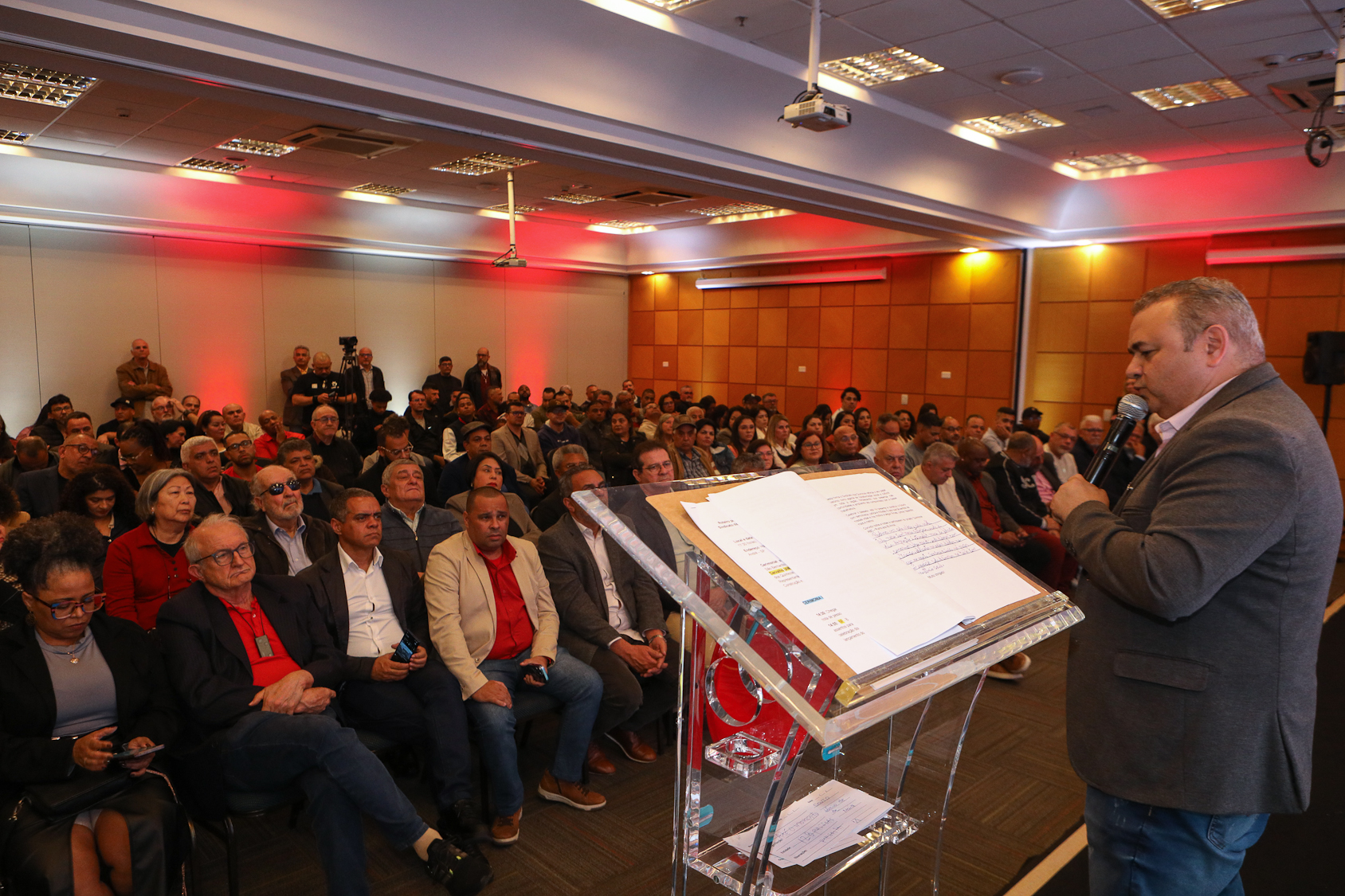 Abertura do lançamento Rumo aos 90 anos do Sindicato dos Químicos do ABC realizado no Hotel Braston. Av. Industrial, 885 -  Santo André/SP. Fotos Dino Santos. Brasil_10_10_2025.