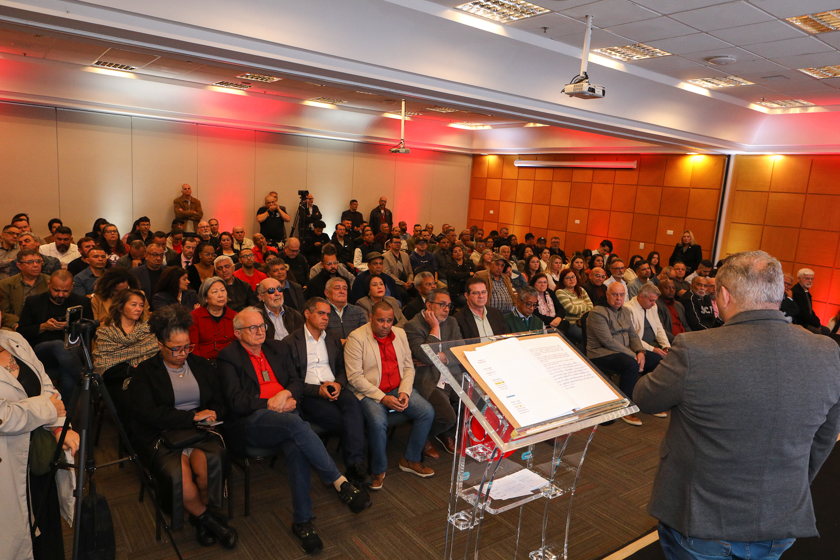 Abertura do lançamento Rumo aos 90 anos do Sindicato dos Químicos do ABC realizado no Hotel Braston. Av. Industrial, 885 -  Santo André/SP. Fotos Dino Santos. Brasil_10_10_2025.