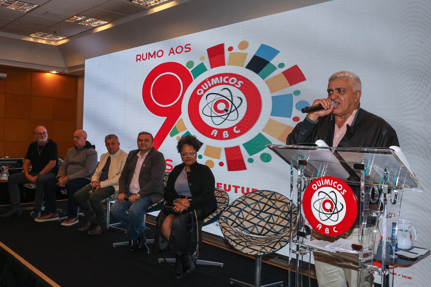 Mesas de saudações no lançamento rumo aos 90 anos do Sindicato dos Químiocos do ABC realizado no Hotel Braston. Av. Industrial, 885 -  Santo André/SP. Fotos Dino Santos. Brasil_10_10_2025.