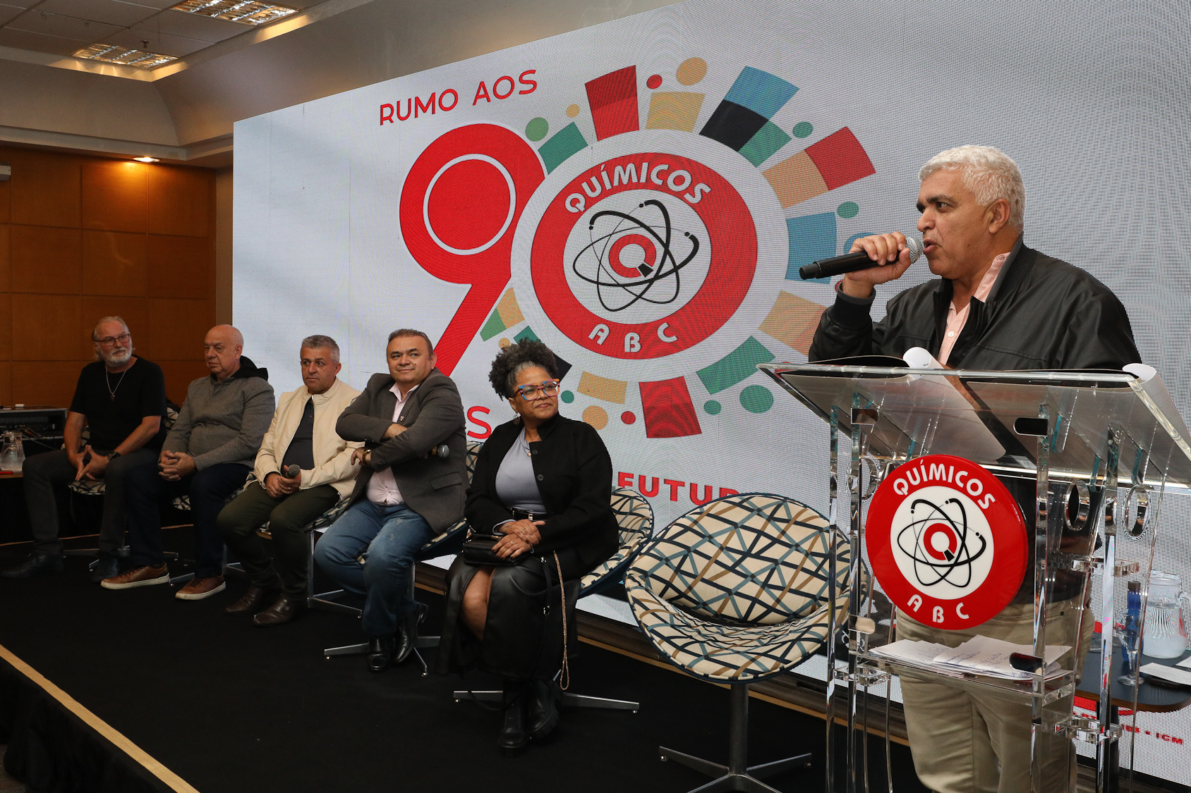 Mesas de saudações no lançamento rumo aos 90 anos do Sindicato dos Químiocos do ABC realizado no Hotel Braston. Av. Industrial, 885 -  Santo André/SP. Fotos Dino Santos. Brasil_10_10_2025.