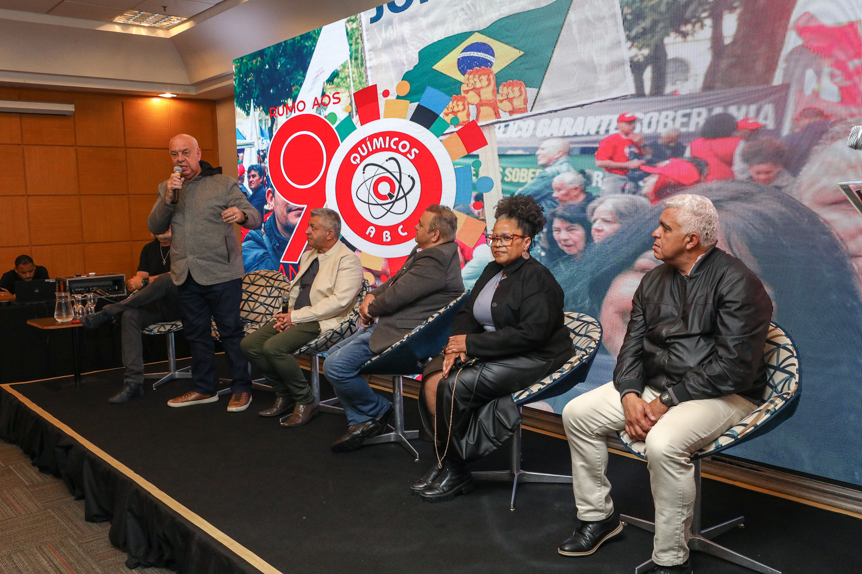Mesas de saudações no lançamento rumo aos 90 anos do Sindicato dos Químiocos do ABC realizado no Hotel Braston. Av. Industrial, 885 -  Santo André/SP. Fotos Dino Santos. Brasil_10_10_2025.