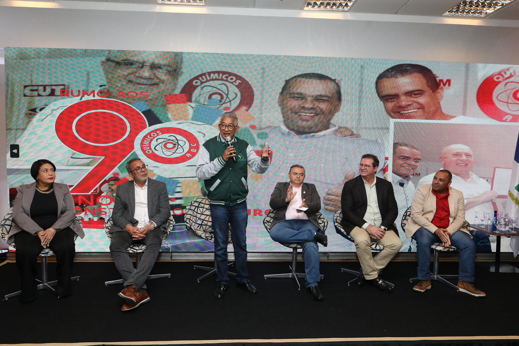Mesa final de saudações no lançamento rumo aos 90 anos do Sindicato dos Químiocos do ABC realizado no Hotel Braston. Av. Industrial, 885 - Santo André/SP. Fotos Dino Santos. Brasil_10_10_2025.