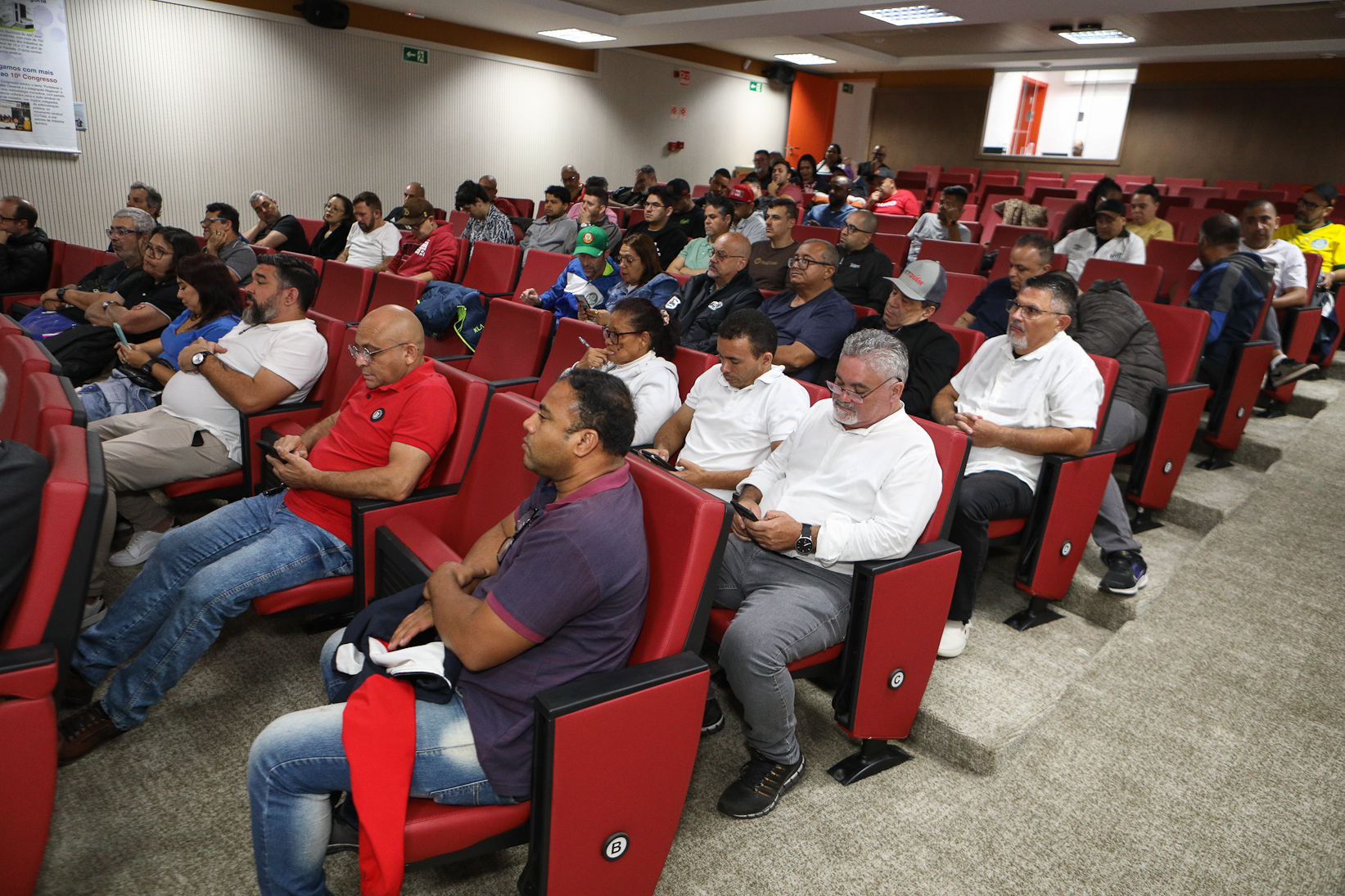 Assembleia com a categoria química do abc para apreciar a proposta da campanha salarial apresentada pela patronal na Sede do Sindicato. Rua Senador Fláquer, 813 - Centro de Santo André. Fotos Dino Santos. Brasil_07_11_2025,