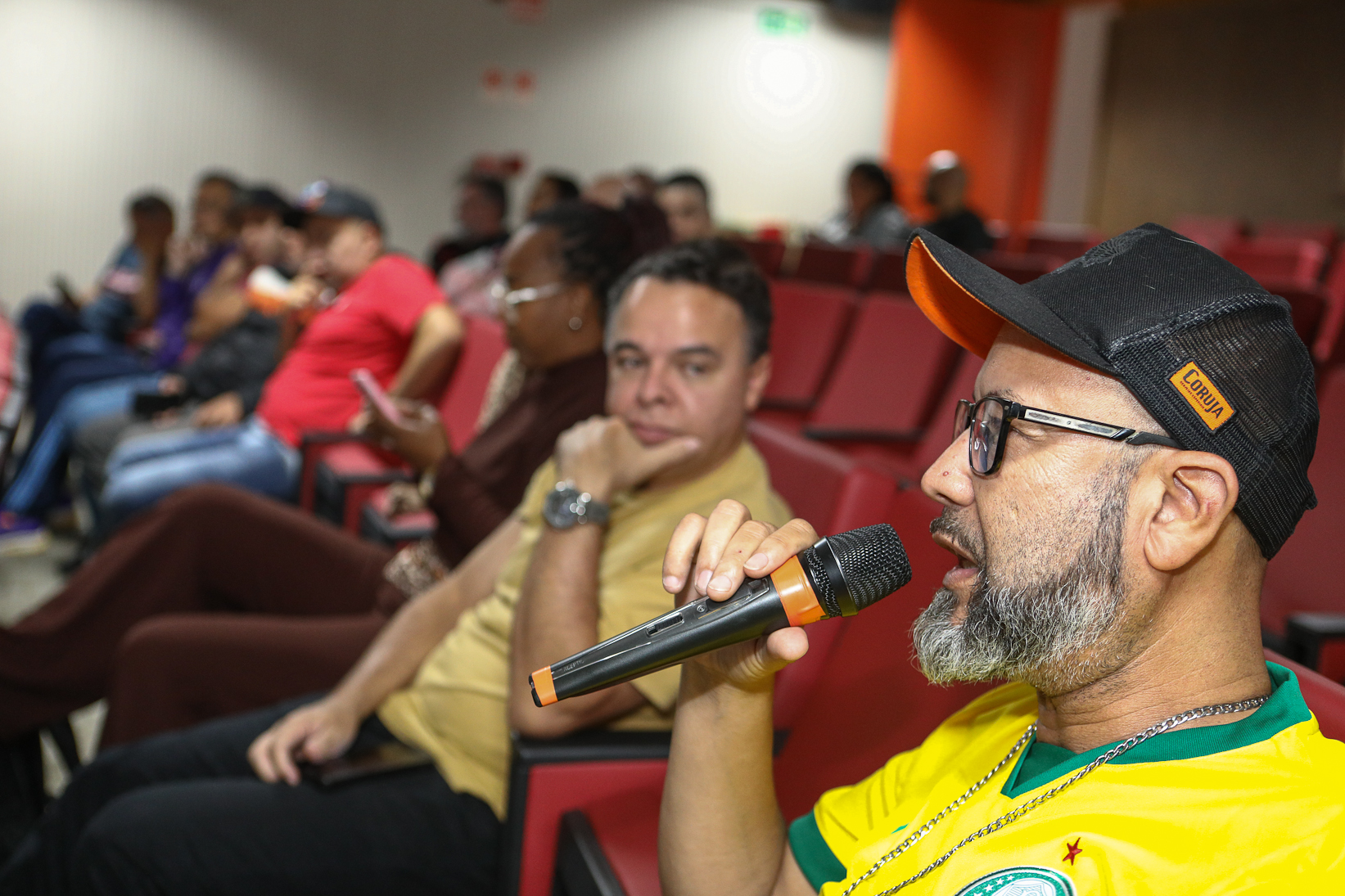 Assembleia com a categoria química do abc para apreciar a proposta da campanha salarial apresentada pela patronal na Sede do Sindicato. Rua Senador Fláquer, 813 - Centro de Santo André. Fotos Dino Santos. Brasil_07_11_2025,