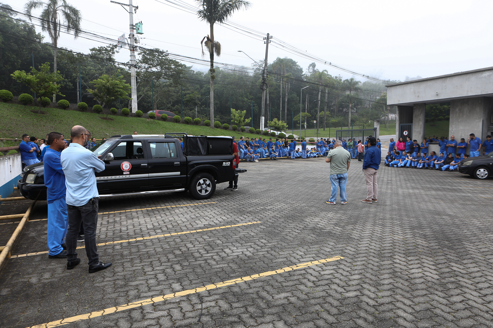 Assembleia na empresa Acrilex sobre os direitos dos trabalhadores PLR, Cesta básica, campanha salarial de 2025. Fotos Dino Santos. Brasil