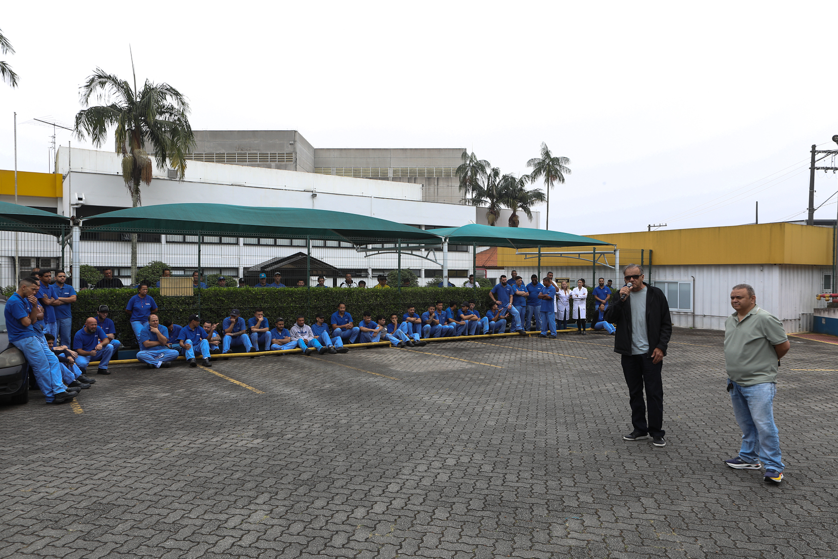 Assembleia na empresa Acrilex sobre os direitos dos trabalhadores PLR, Cesta básica, campanha salarial de 2025. Fotos Dino Santos. Brasil