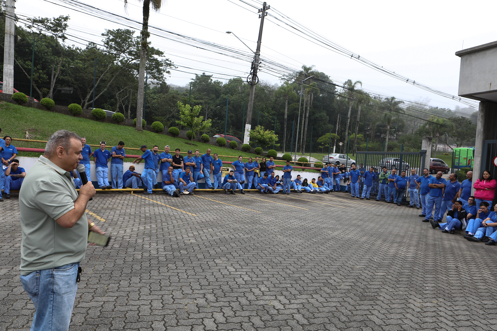 Assembleia na empresa Acrilex sobre os direitos dos trabalhadores PLR, Cesta básica, campanha salarial de 2025. Fotos Dino Santos. Brasil