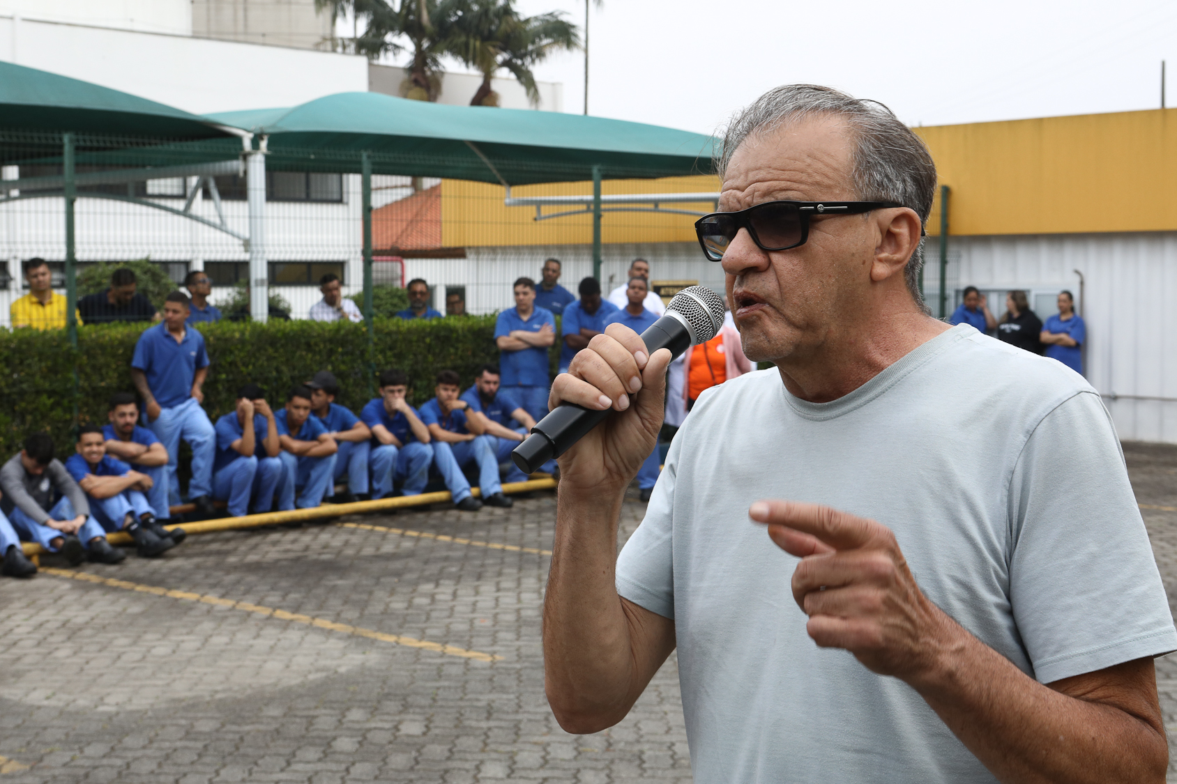 Assembleia na empresa Acrilex sobre os direitos dos trabalhadores PLR, Cesta básica, campanha salarial de 2025. Fotos Dino Santos. Brasil