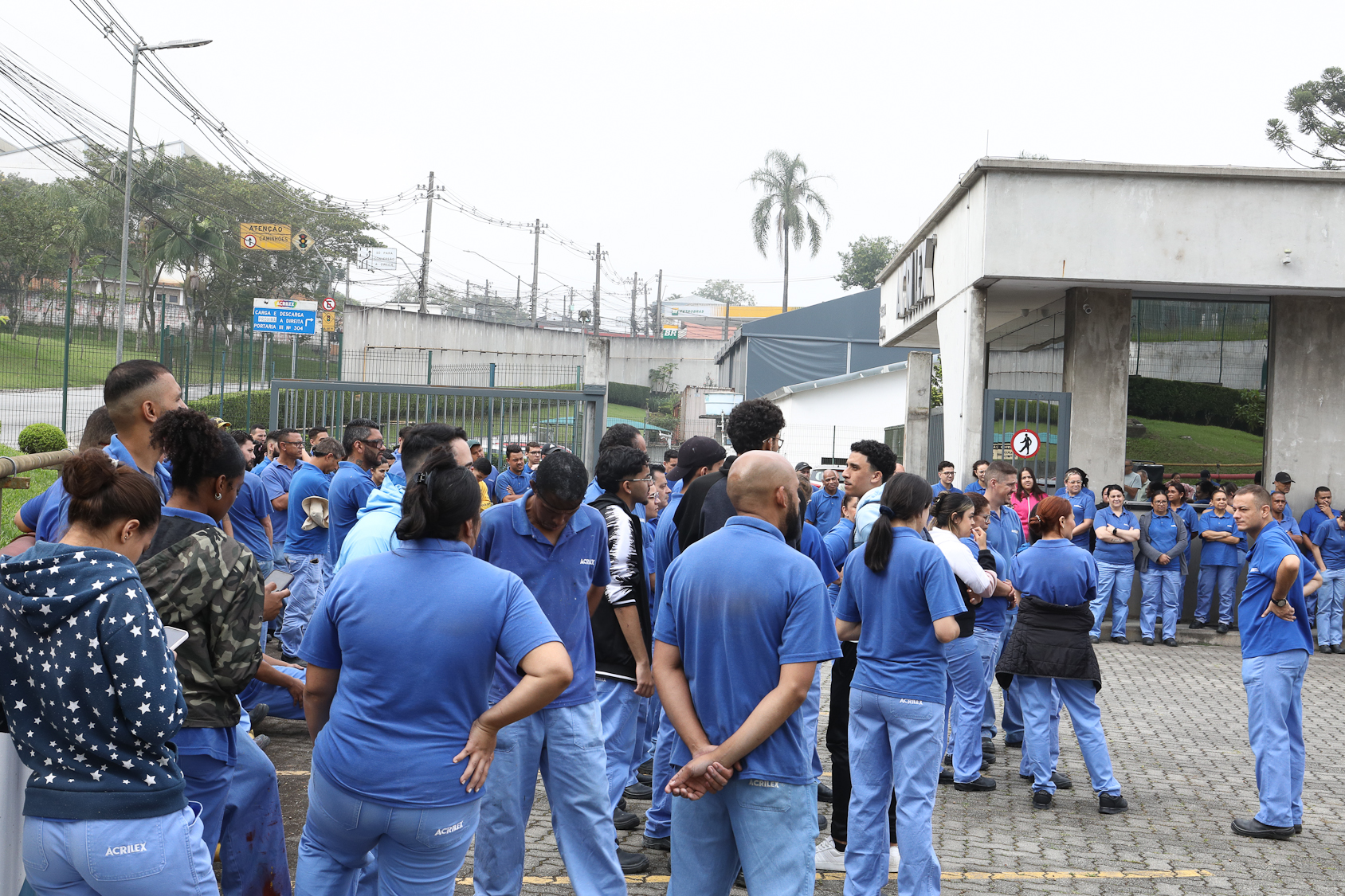 Assembleia na empresa Acrilex sobre os direitos dos trabalhadores PLR, Cesta básica, campanha salarial de 2025. Fotos Dino Santos. Brasil