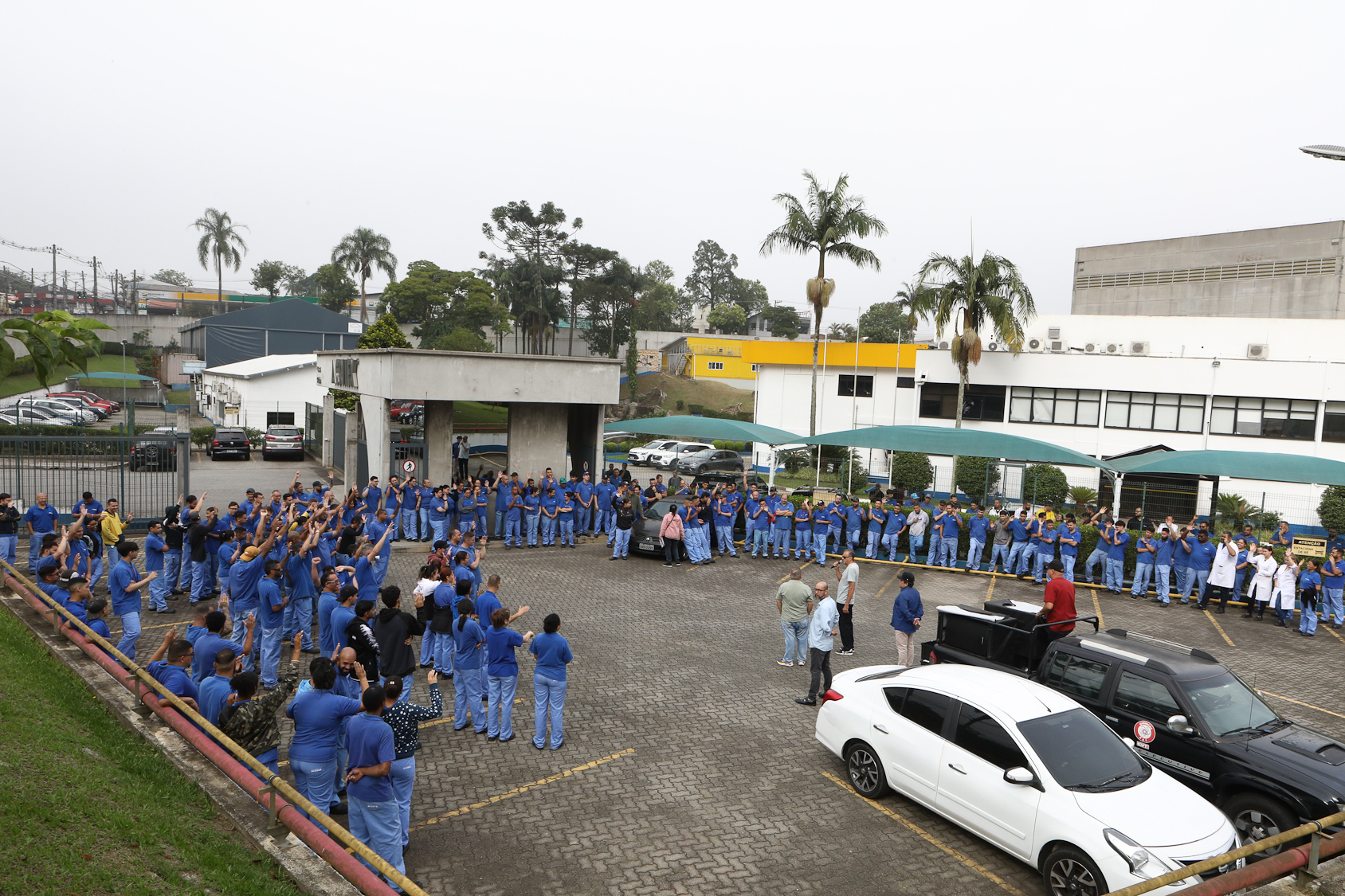 Assembleia na empresa Acrilex sobre os direitos dos trabalhadores PLR, Cesta básica, campanha salarial de 2025. Fotos Dino Santos. Brasil