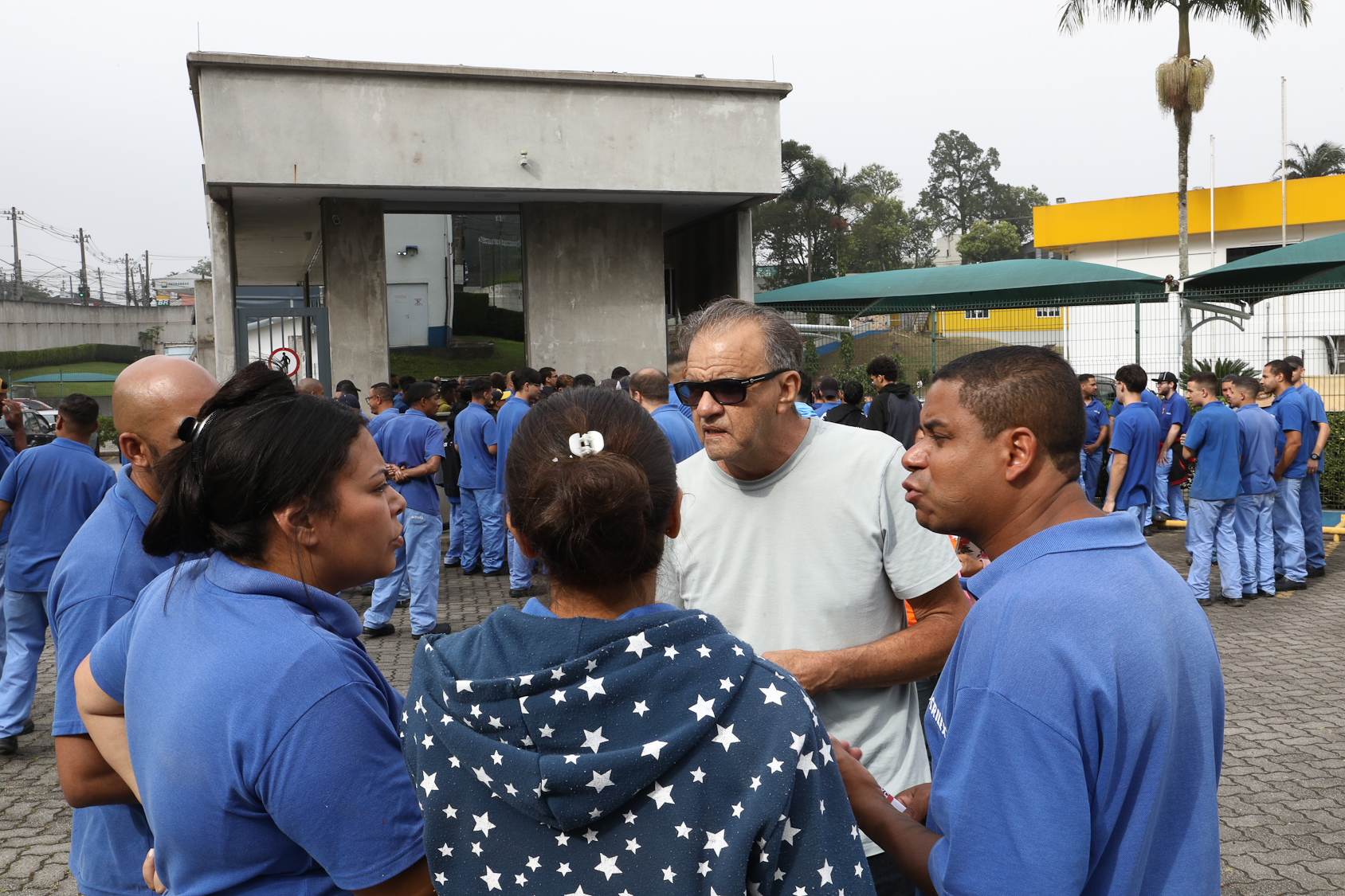 Assembleia na empresa Acrilex sobre os direitos dos trabalhadores PLR, Cesta básica, campanha salarial de 2025. Fotos Dino Santos. Brasil