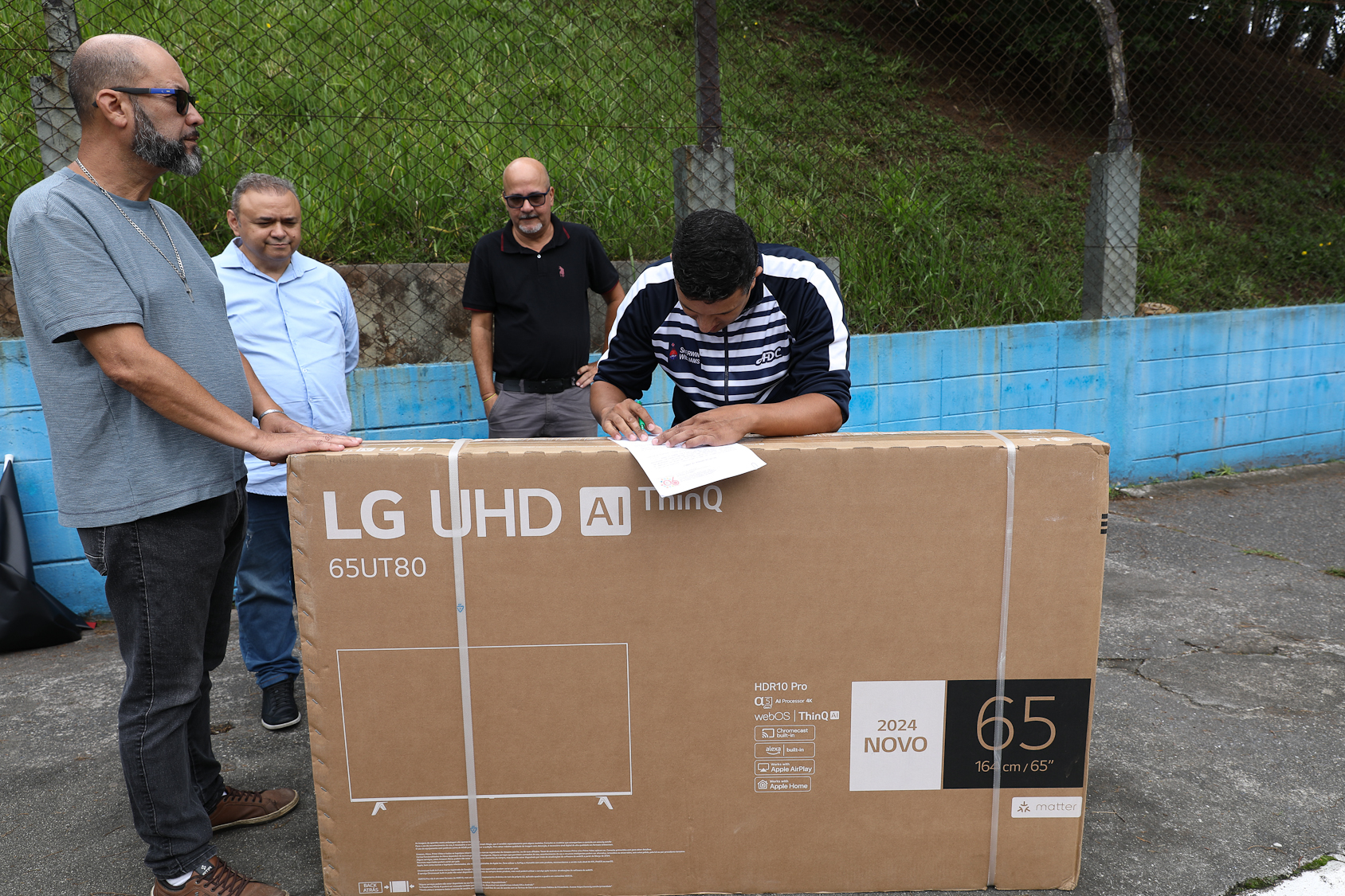 Entrega da TV de 65 polegadas para o sócio do Sindicato Químicos do ABC da empresa Sherwim Williams. Estrada do Montanhão, 3.000 - Montanhão, SBC/SP. Fotos Dino Santos. Brasil_11_02_2026.