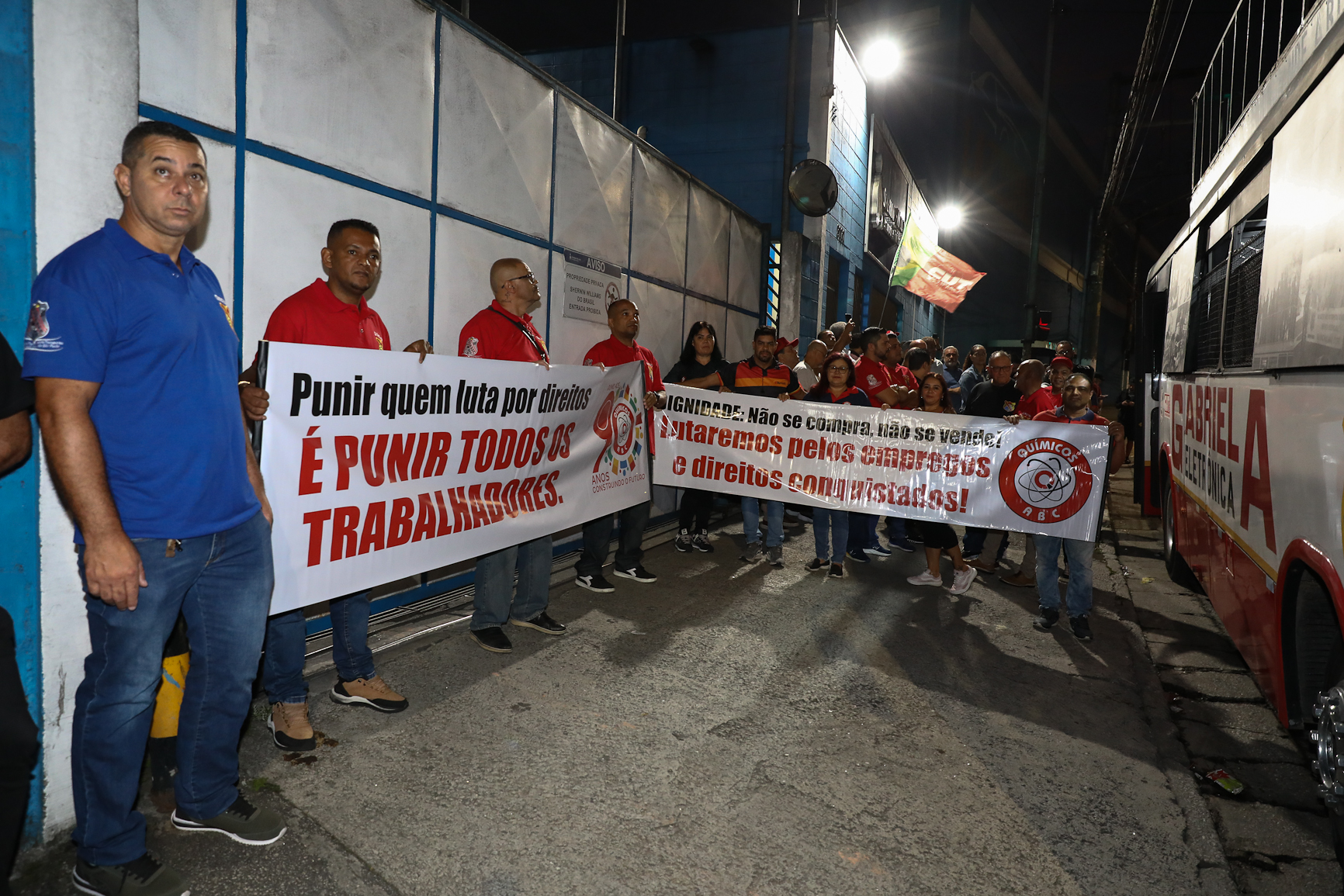 Ato contra a demissão do representante dos trabalhadores por injusta causa na Sherwin Williams. Estrada do Montanhão, 3.000 - São Bernardo do Campo/SP. Fotos Dino Santos. Brasil_13_02_2026.