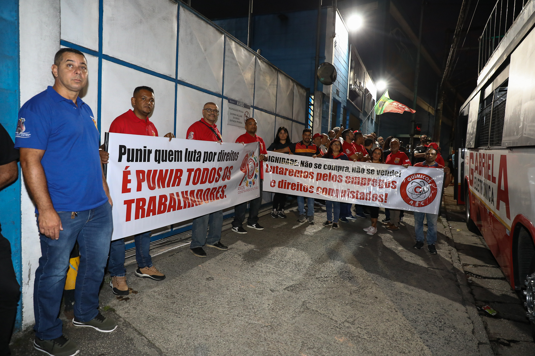 Ato contra a demissão do representante dos trabalhadores por injusta causa na Sherwin Williams. Estrada do Montanhão, 3.000 - São Bernardo do Campo/SP. Fotos Dino Santos. Brasil_13_02_2026.