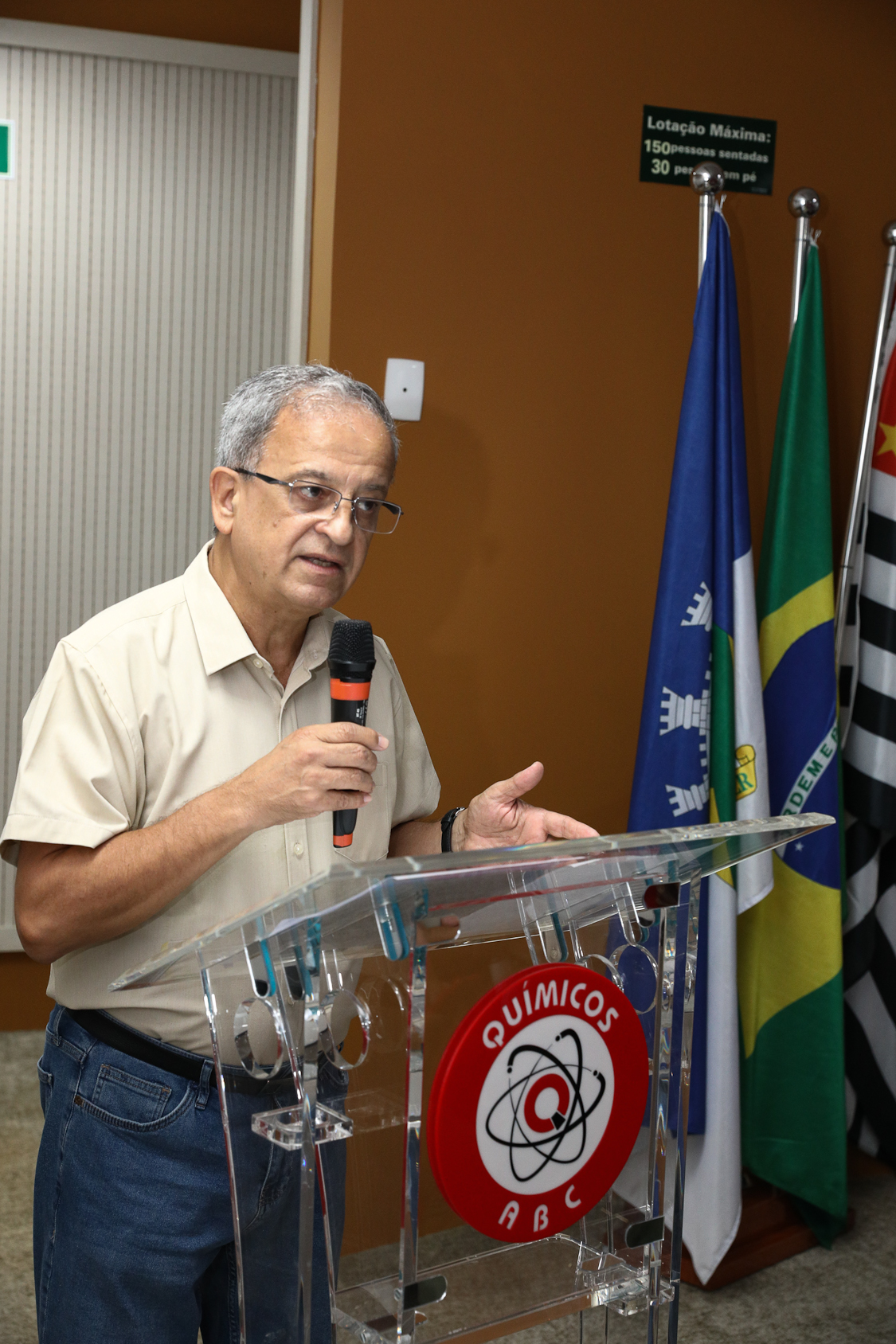 Debate da escala 6x1 sem redução de salário e o cenário das eleições 2026 por Evelise Della Nina, advogada e André Luís dos Santos, jornalista e analista político do DIAP realizado na Sede do Sindicato dos Químicos do ABC. Rua Senador Fláquer, 813 - Centro, Santo André/SP. Fotos Dino Santos. Brasil_30_03_2026.