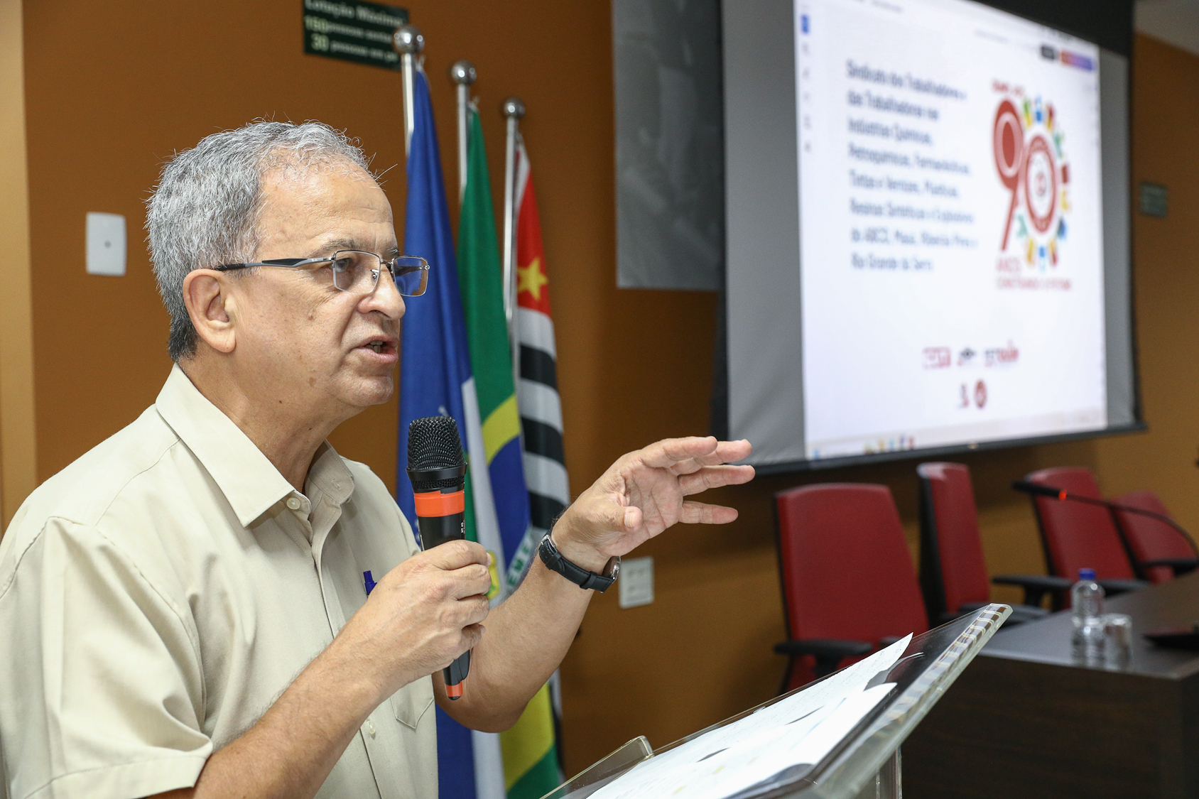 Debate da escala 6x1 sem redução de salário e o cenário das eleições 2026 por Evelise Della Nina, advogada e André Luís dos Santos, jornalista e analista político do DIAP realizado na Sede do Sindicato dos Químicos do ABC. Rua Senador Fláquer, 813 - Centro, Santo André/SP. Fotos Dino Santos. Brasil_30_03_2026.