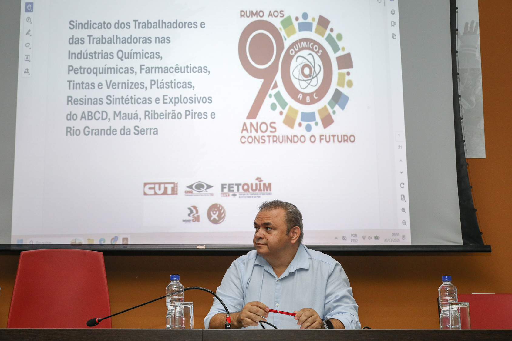 Debate da escala 6x1 sem redução de salário e o cenário das eleições 2026 por Evelise Della Nina, advogada e André Luís dos Santos, jornalista e analista político do DIAP realizado na Sede do Sindicato dos Químicos do ABC. Rua Senador Fláquer, 813 - Centro, Santo André/SP. Fotos Dino Santos. Brasil_30_03_2026.