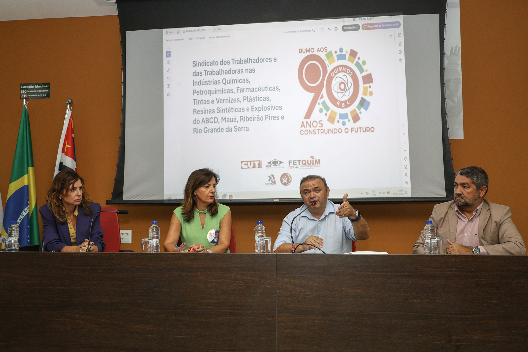 Debate da escala 6x1 sem redução de salário e o cenário das eleições 2026 por Evelise Della Nina, advogada e André Luís dos Santos, jornalista e analista político do DIAP realizado na Sede do Sindicato dos Químicos do ABC. Rua Senador Fláquer, 813 - Centro, Santo André/SP. Fotos Dino Santos. Brasil_30_03_2026.