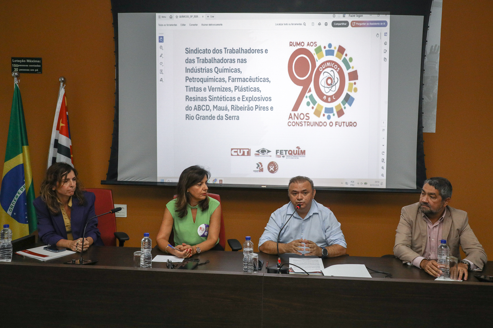 Debate da escala 6x1 sem redução de salário e o cenário das eleições 2026 por Evelise Della Nina, advogada e André Luís dos Santos, jornalista e analista político do DIAP realizado na Sede do Sindicato dos Químicos do ABC. Rua Senador Fláquer, 813 - Centro, Santo André/SP. Fotos Dino Santos. Brasil_30_03_2026.