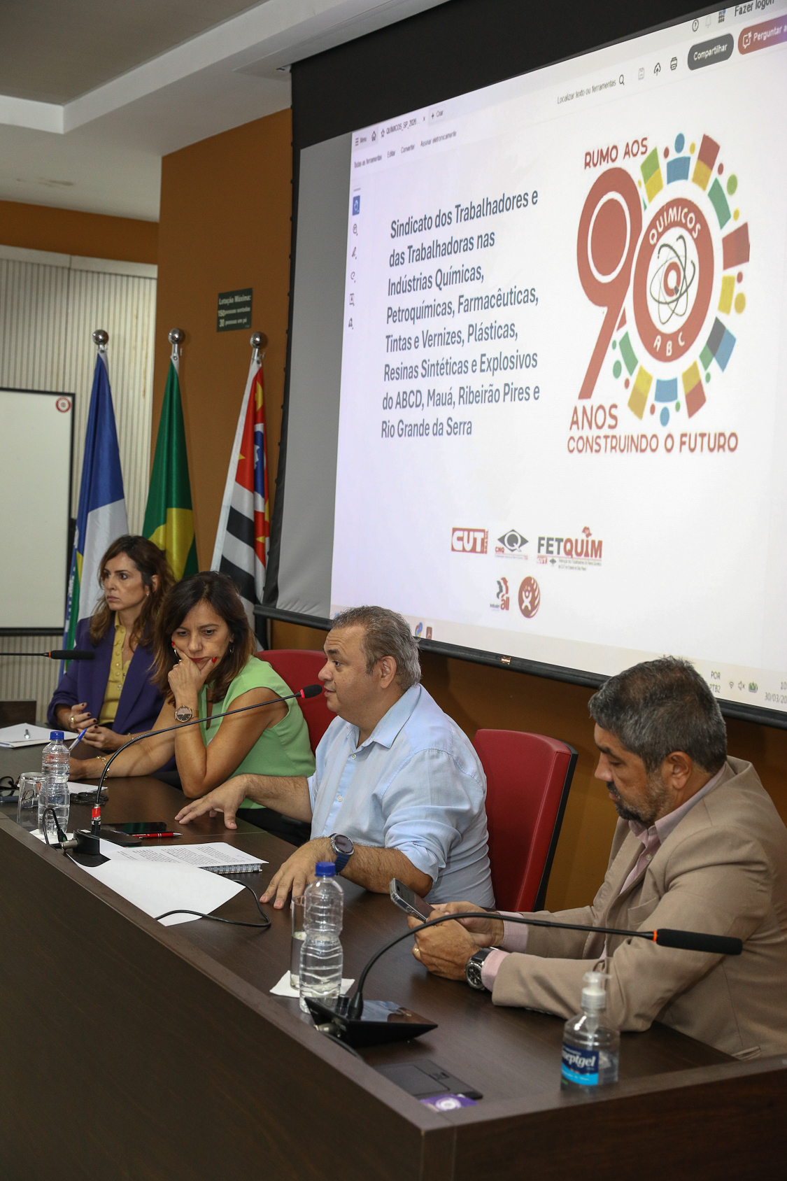 Debate da escala 6x1 sem redução de salário e o cenário das eleições 2026 por Evelise Della Nina, advogada e André Luís dos Santos, jornalista e analista político do DIAP realizado na Sede do Sindicato dos Químicos do ABC. Rua Senador Fláquer, 813 - Centro, Santo André/SP. Fotos Dino Santos. Brasil_30_03_2026.